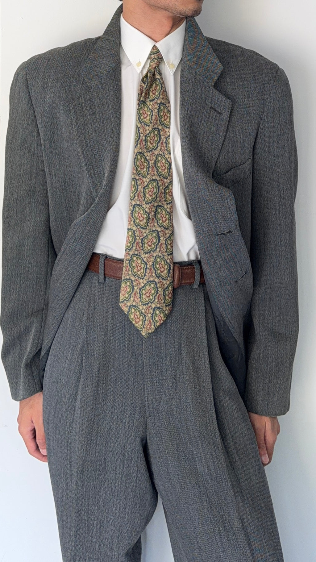 Giorgio Armani 1980s 3B Herringbone Weave Grey Pleated Wool Suit - Size XL Jacket / 32" Waist