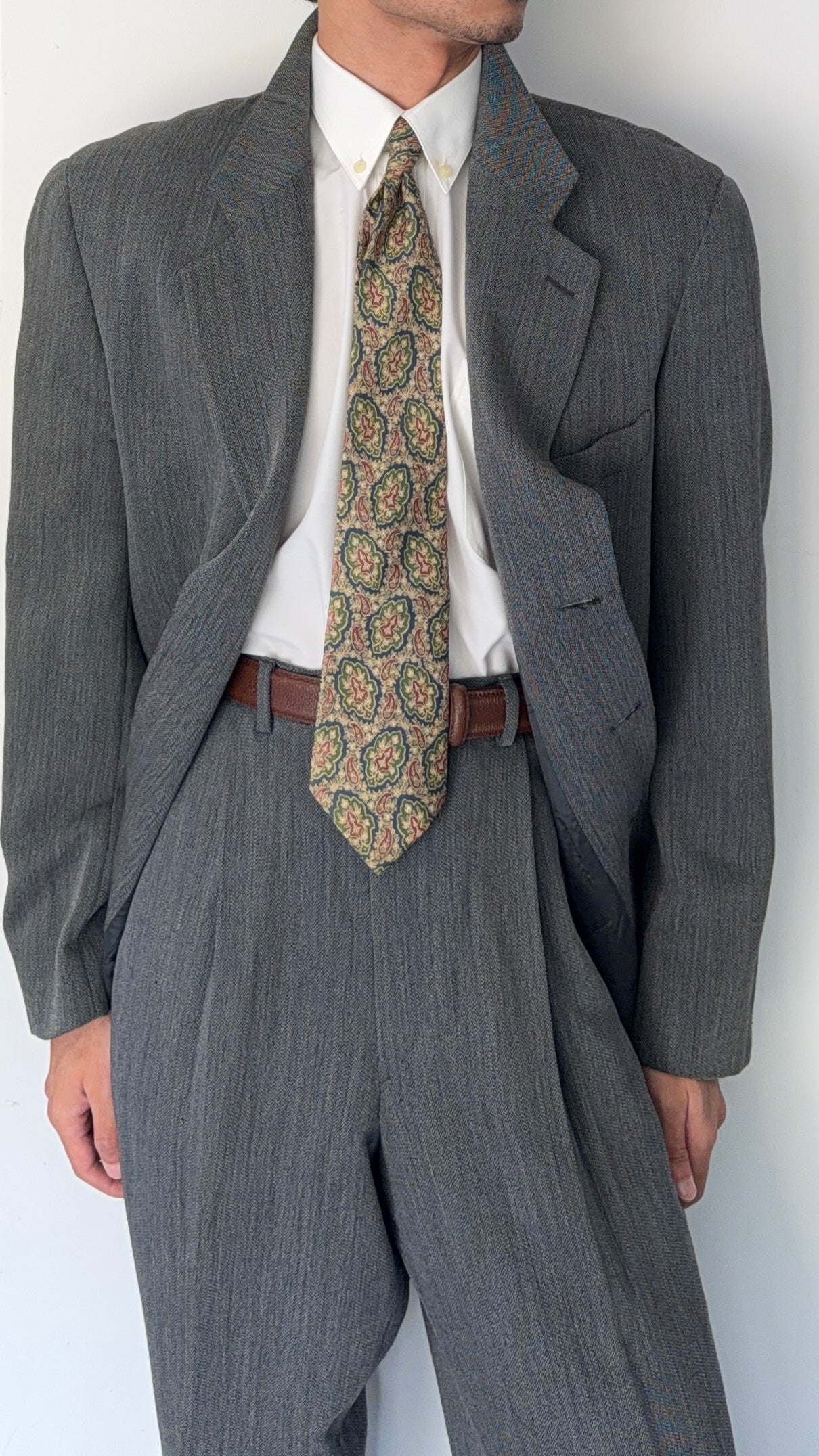 Giorgio Armani 1980s 3B Herringbone Weave Grey Pleated Wool Suit - Size XL Jacket / 32" Waist