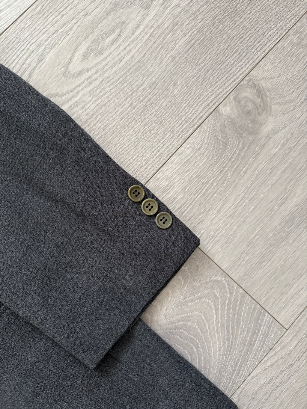 Giorgio Armani 1990s 3-B Pleated Wool Suit - Size L Jacket / 34" Waist