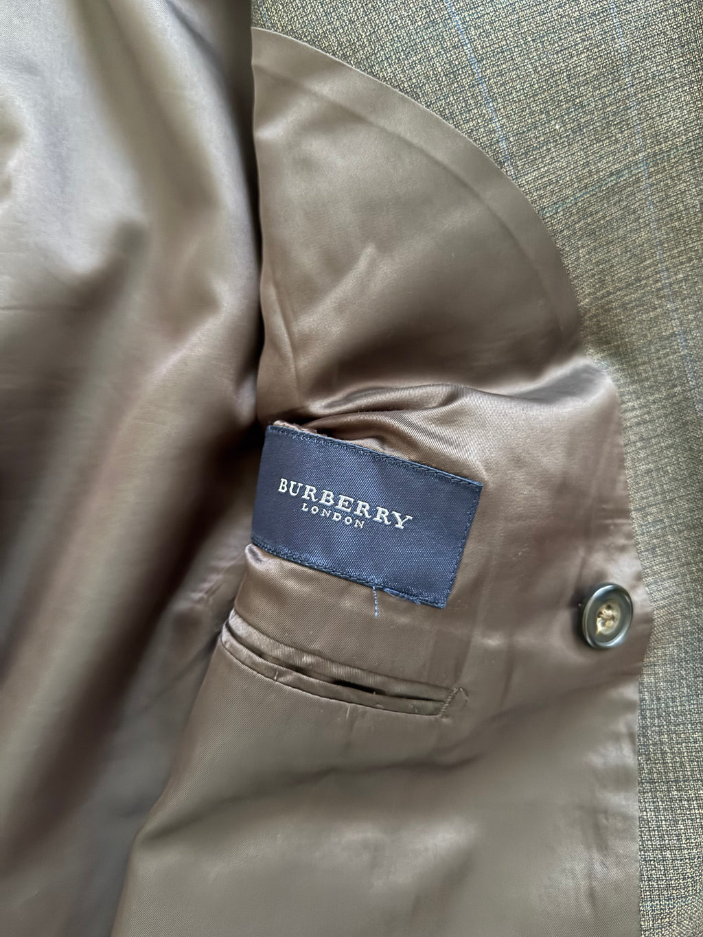 Burberry 1990s Peak Lapel Double Breasted Pleated Textured Brown Suit - Size M Jacket / 32" Waist