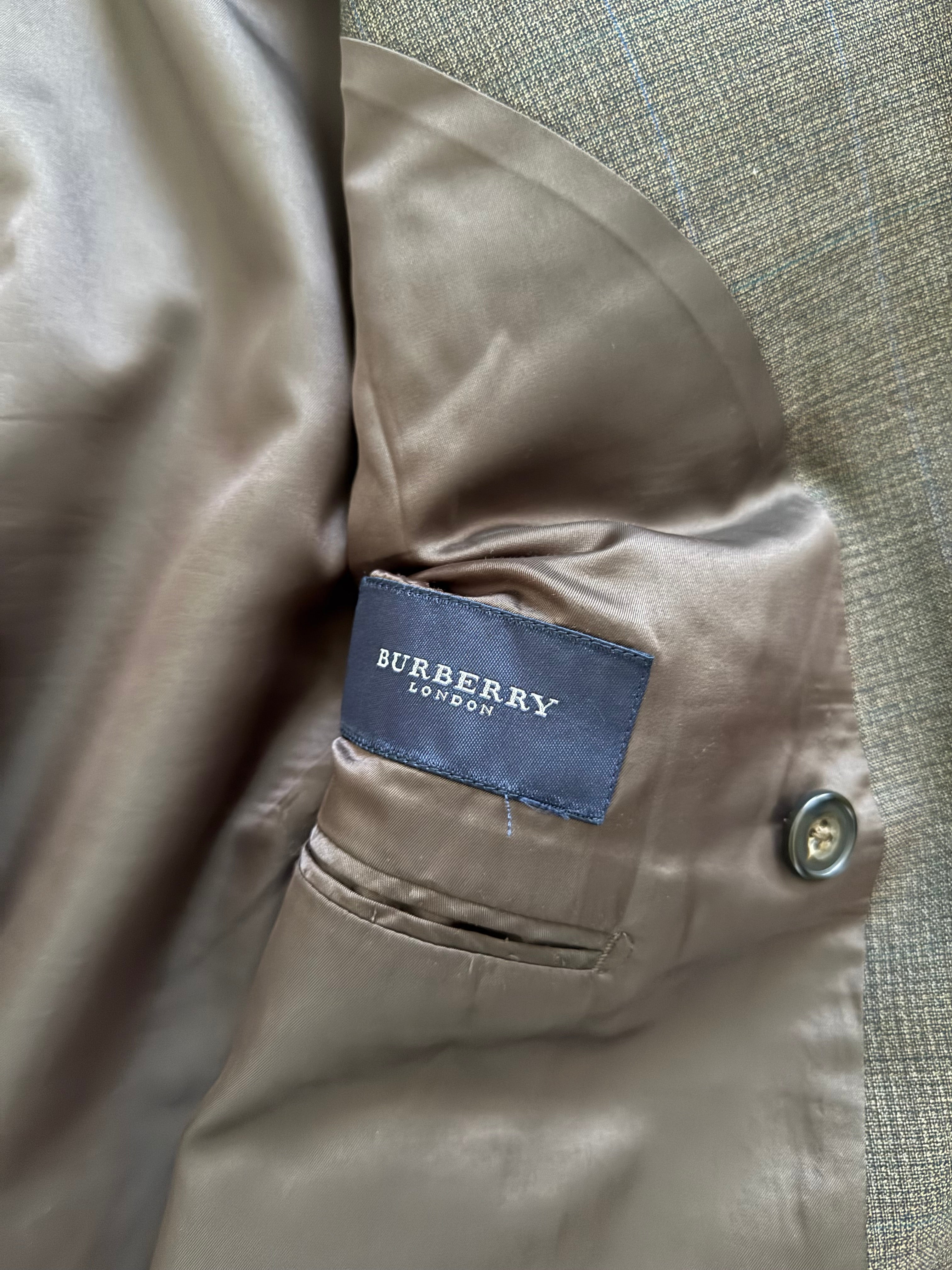 Burberry 1990s Peak Lapel Double Breasted Pleated Textured Brown Suit - Size M Jacket / 32" Waist