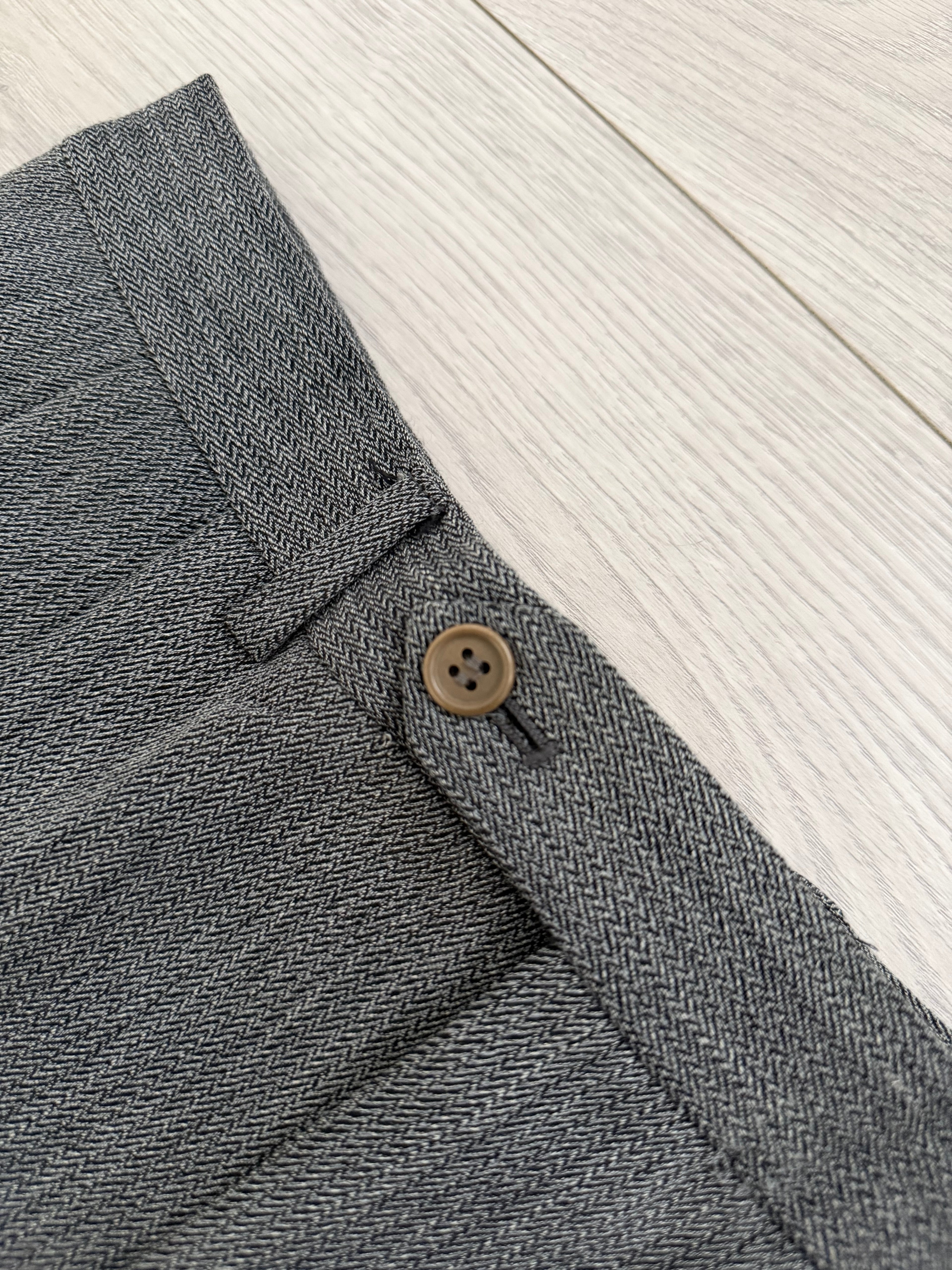 Giorgio Armani 1980s 3B Herringbone Weave Grey Pleated Wool Suit - Size XL Jacket / 32" Waist
