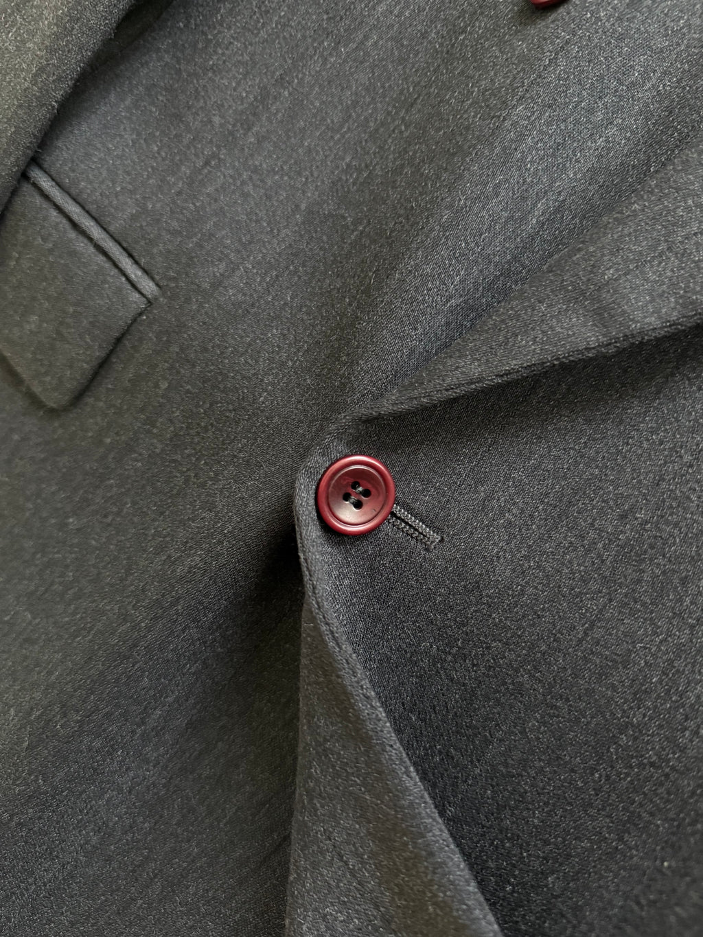 Louis Feraud Armani 1980s Peaked Lapel Double Breasted Pleated Pure New Wool Charcoal Grey Suit - Size XXL Jacket / 40" Waist