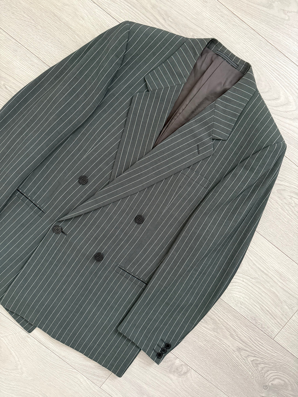 Versace 1980s Notch Lapel Double Breasted Pleated Wool Striped Grey Suit - Size L Jacket / 34" Waist