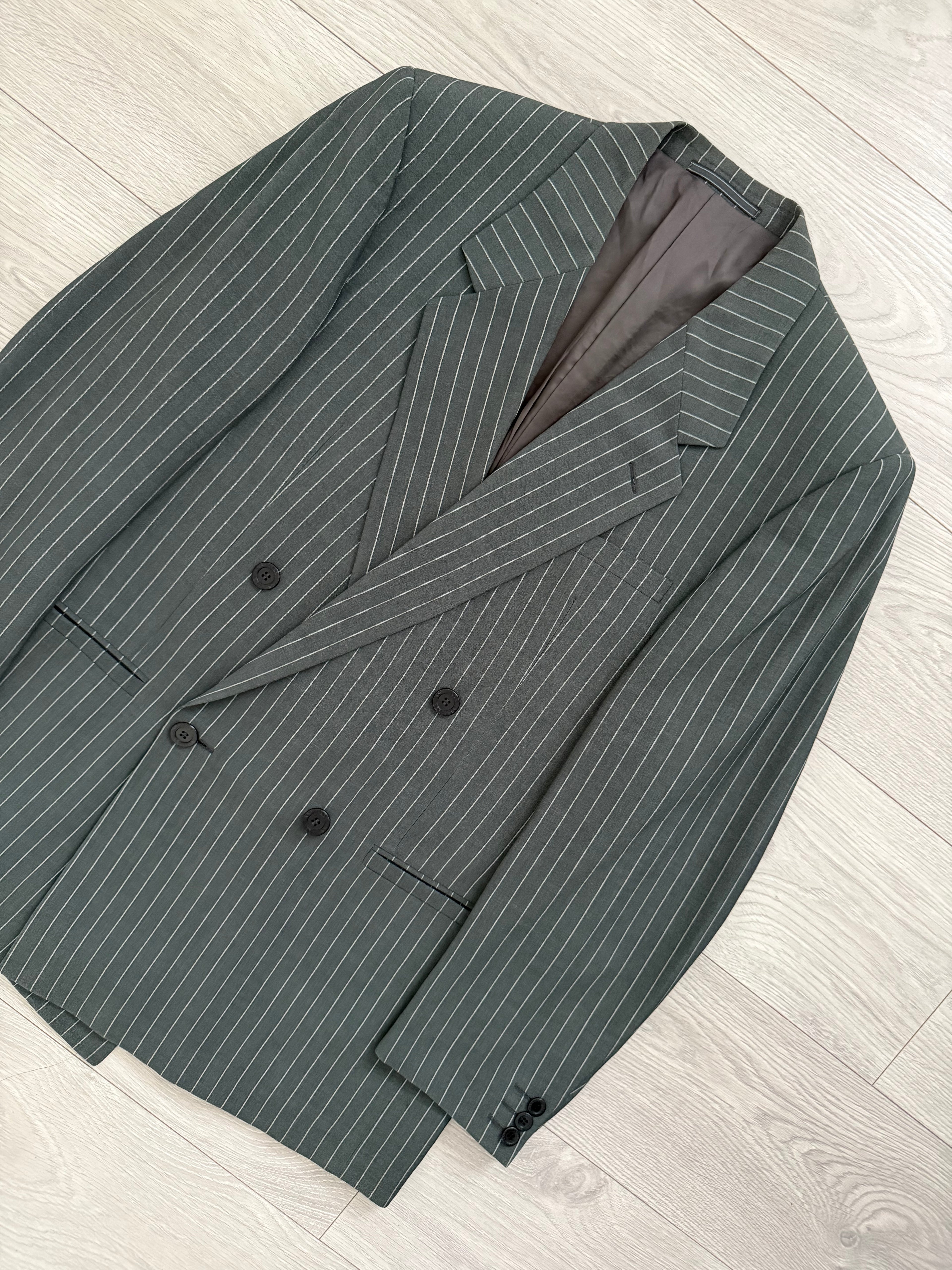 Versace 1980s Notch Lapel Double Breasted Pleated Wool Striped Grey Suit - Size L Jacket / 34" Waist