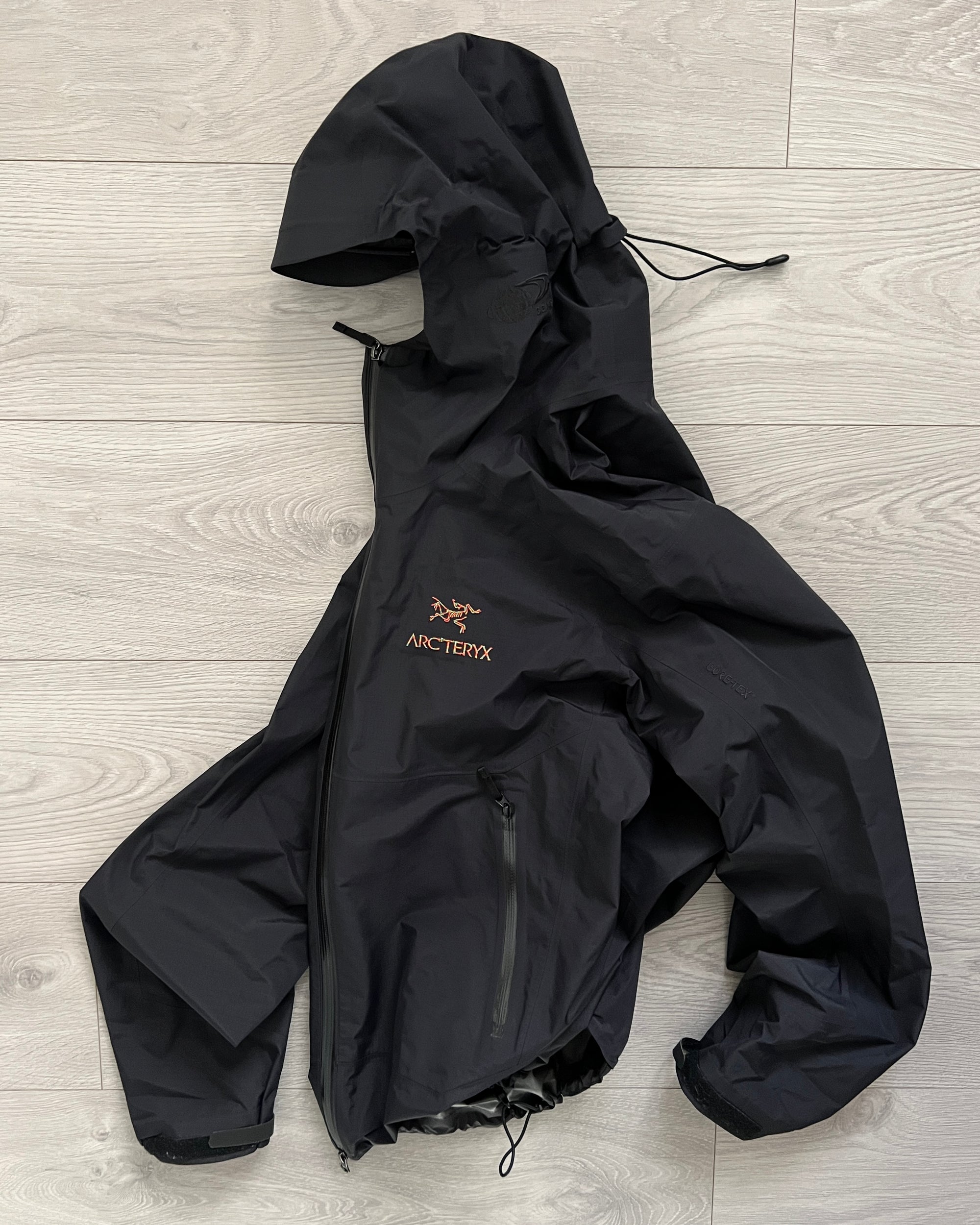 Arcteryx Beams SS2019 Zeta Gore-Tex Multi-Coloured Logo Jacket - Size S