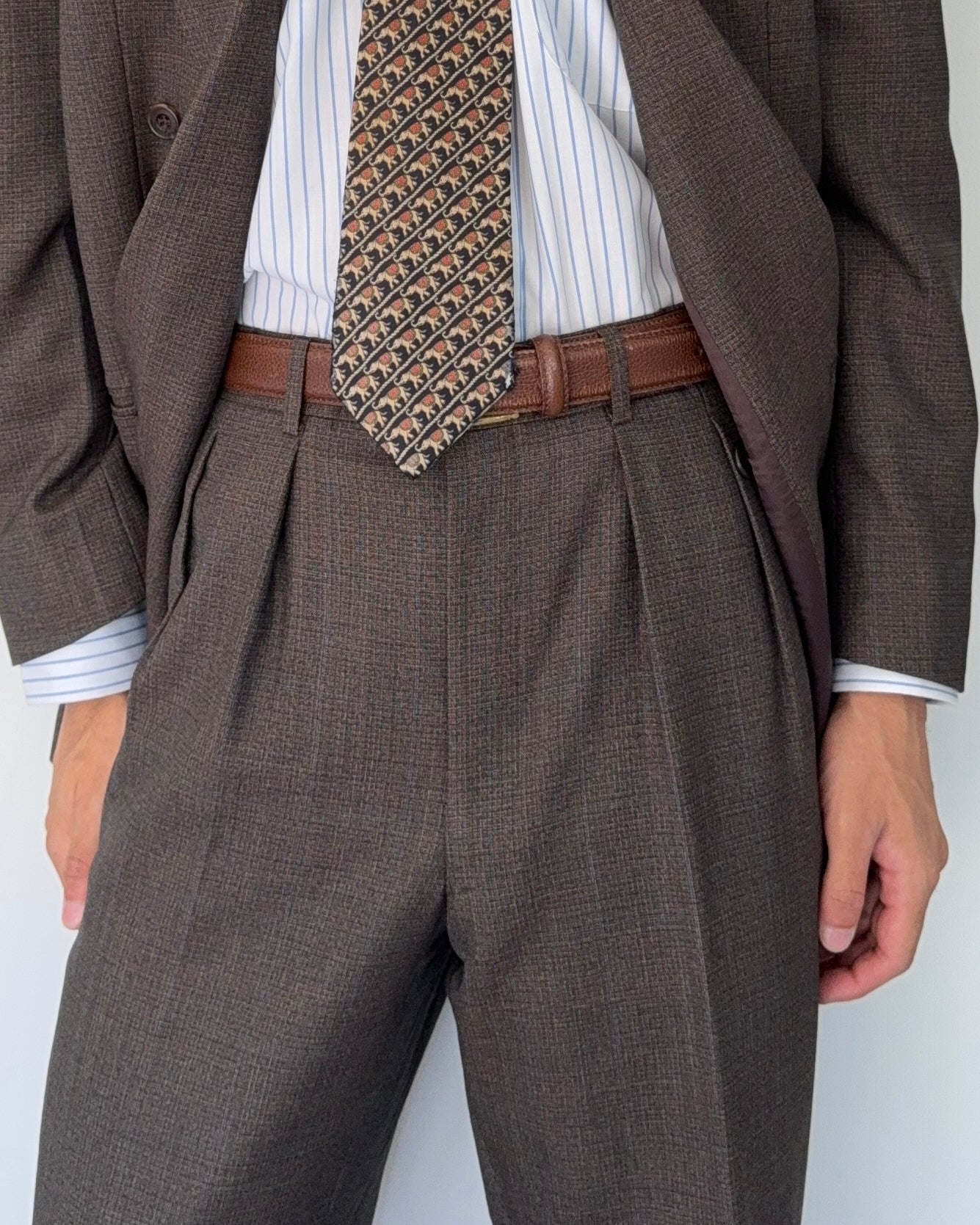 Burberry 1990s Peak Lapel Double Breasted Pleated Textured Brown Suit - Size M Jacket / 32" Waist