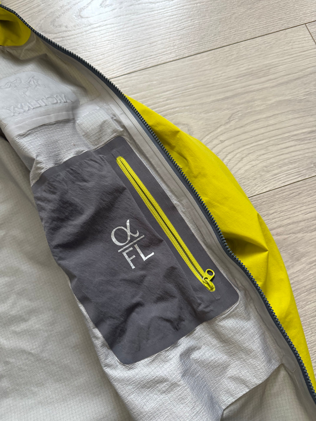 Arc'teryx Alpha FL Yellow Gore-Tex Pro Shell Jacket - Size L