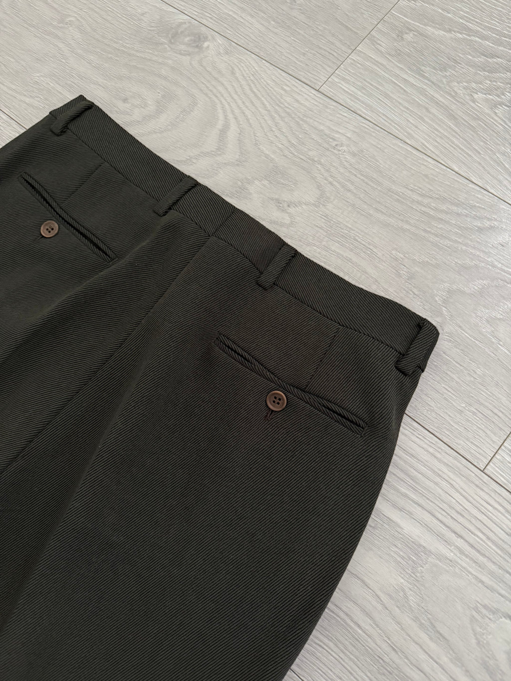 Giorgio Armani 1980s Double Breasted Pleated Wool Suit Forest Green New - Size L Jacket / 32" Waist `