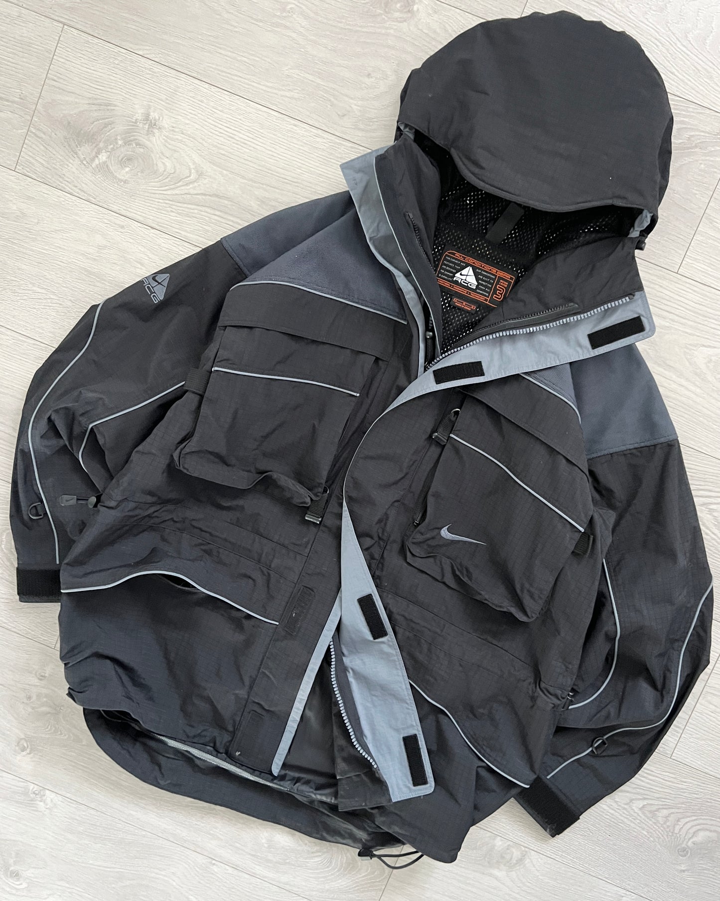 Nike ACG 00s 'Lungs Era' Waterproof Tech Cargo Jacket - Size L