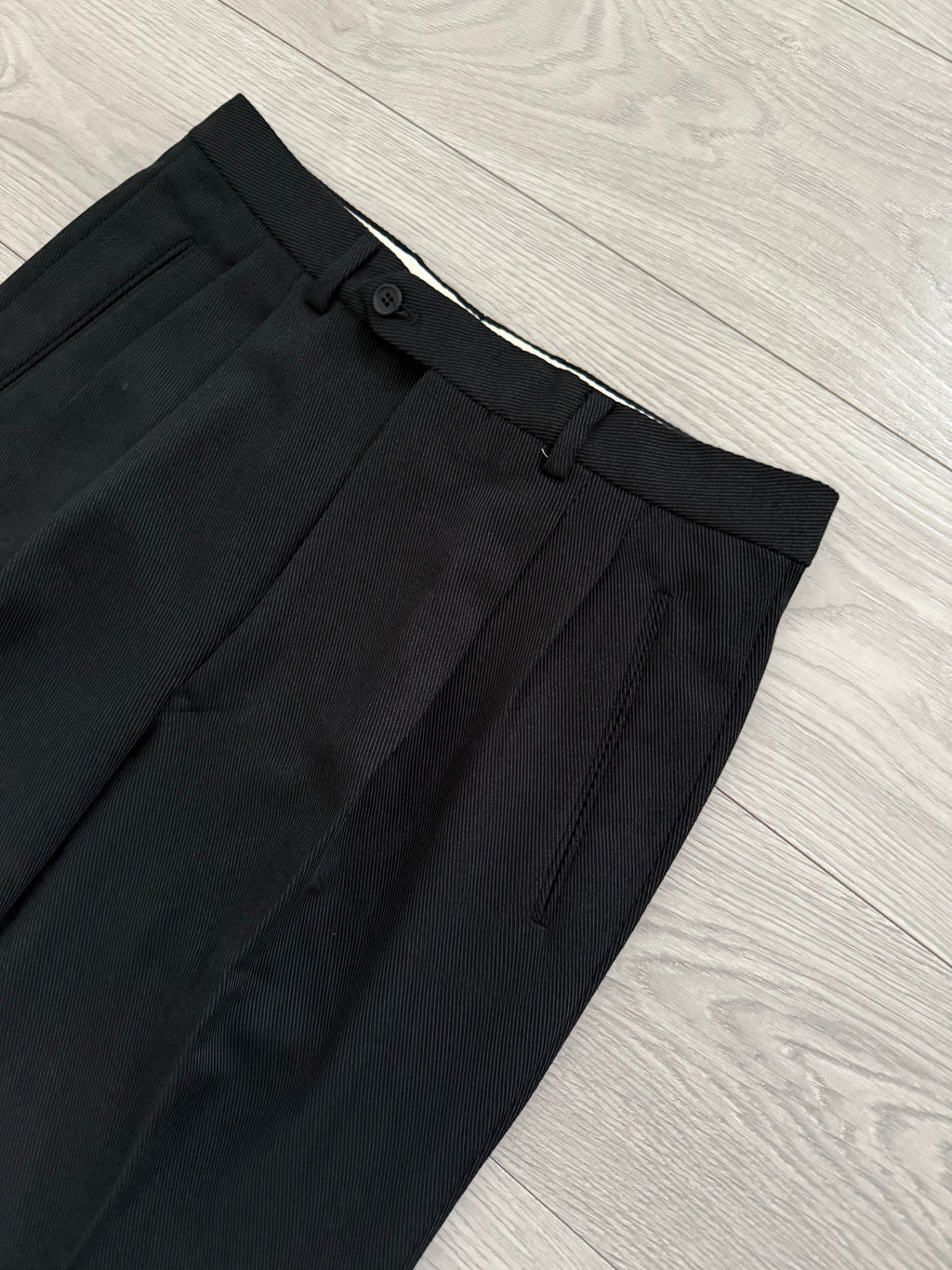 Giorgio Armani 1980s 3B Pleated Wool Suit Black New - Size L Jacket / 32" Waist