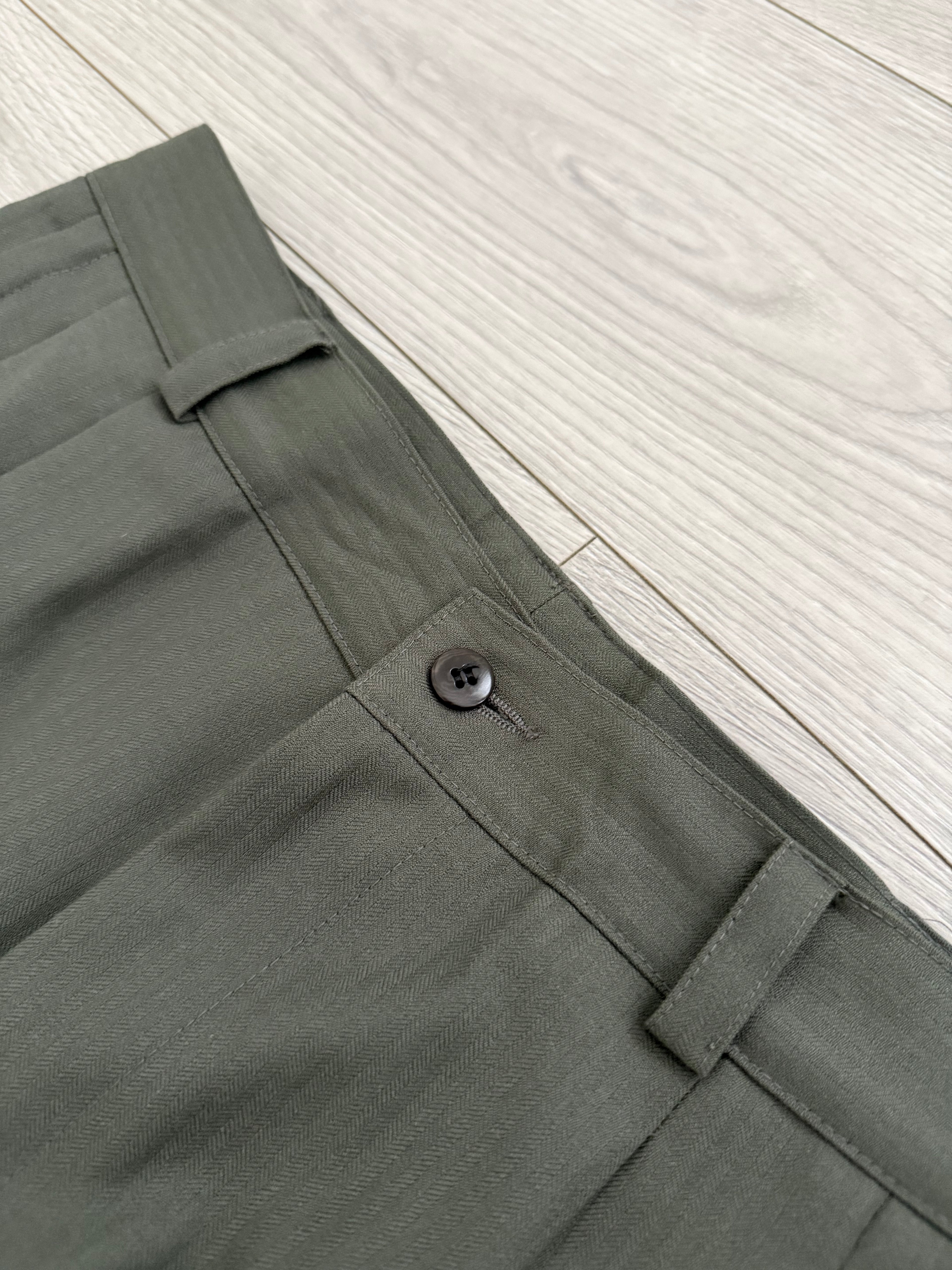 Versace 1980s Peak Lapel Double Breasted Pleated Draped Wool Green Suit - Size M Jacket / 31" Waist