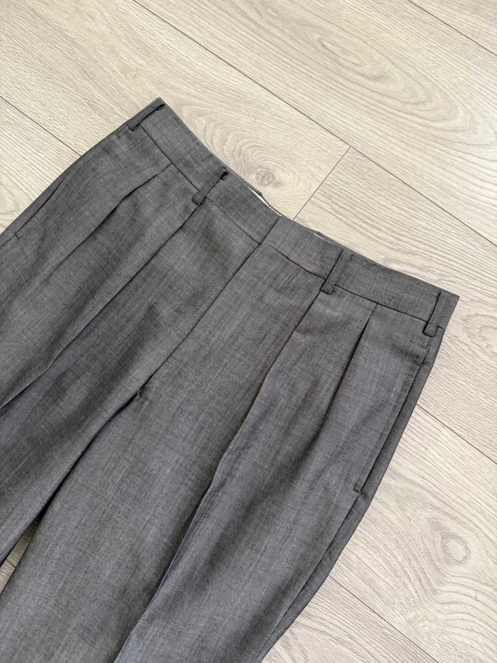 Burberry 1980s Peaked Lapel Double Breasted Pleated Wool Suit Grey - Size S Jacket / 32" Waist
