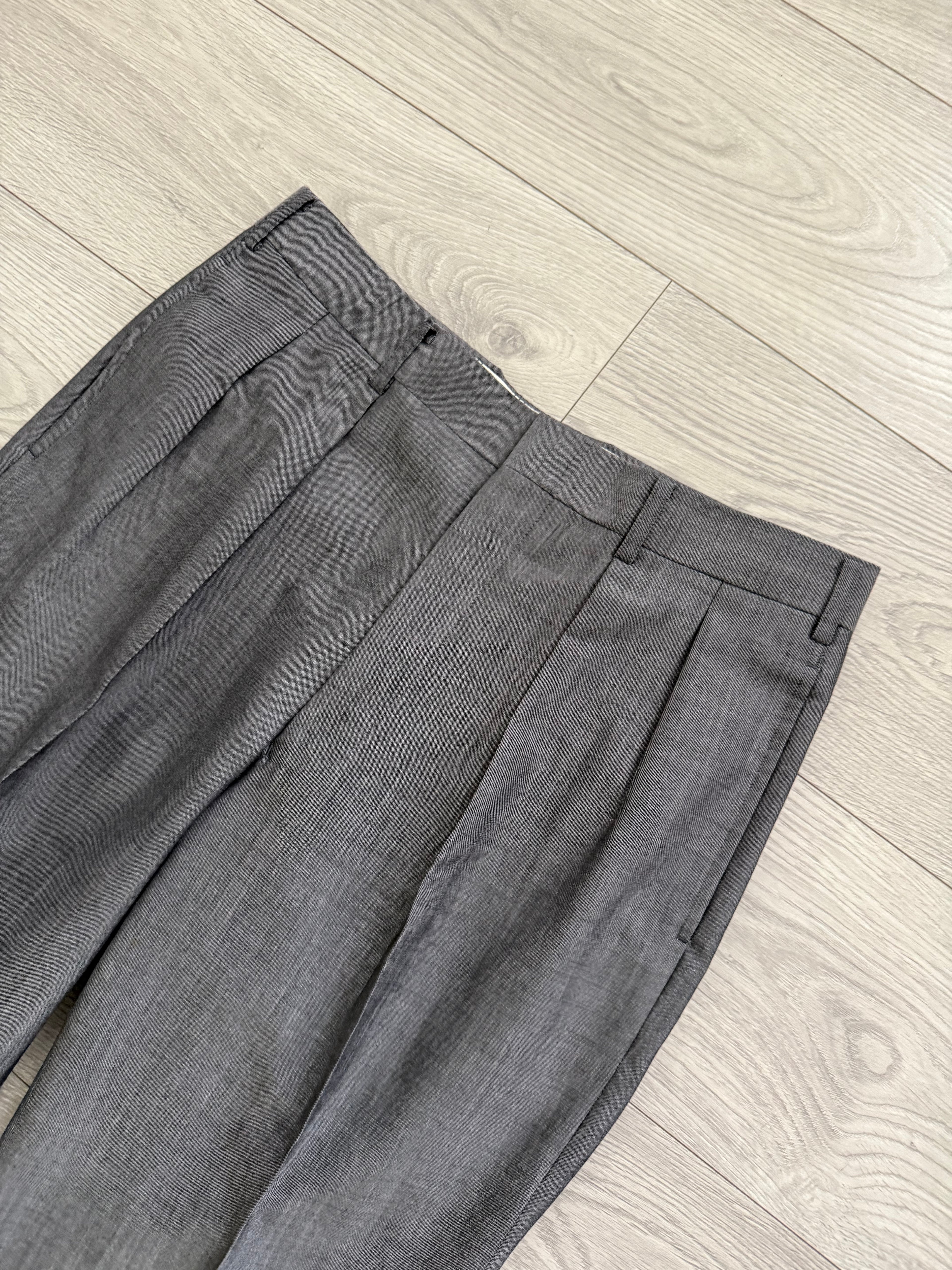 Burberry 1980s Peaked Lapel Double Breasted Pleated Wool Suit Grey - Size S Jacket / 32" Waist