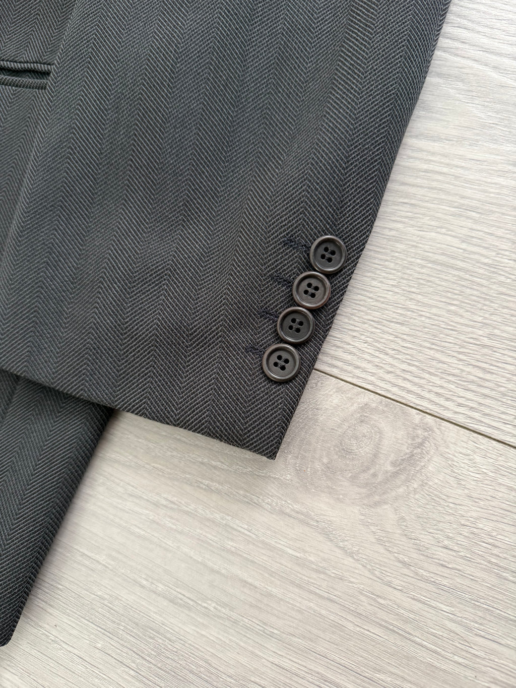 Hugo Boss 1980s 'Omega' Peaked Lapel Double Breasted Pleated Wool Herringbone Suit Grey - Size M Jacket / 32" Waist