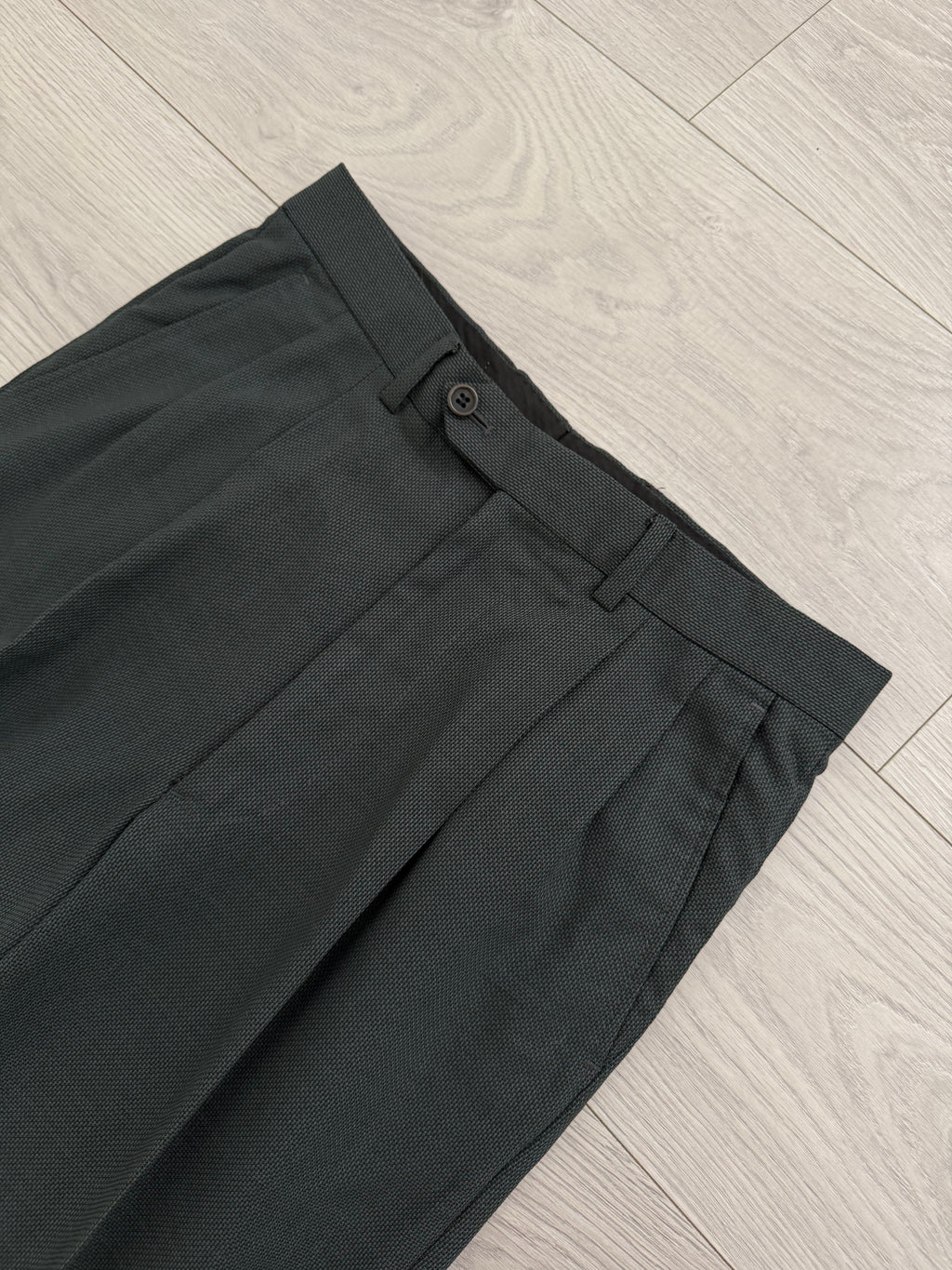 Giorgio Armani 1980s Peaked Lapel Double Breasted Pleated Textured Wool Suit Green - Size S Jacket / 30" Waist