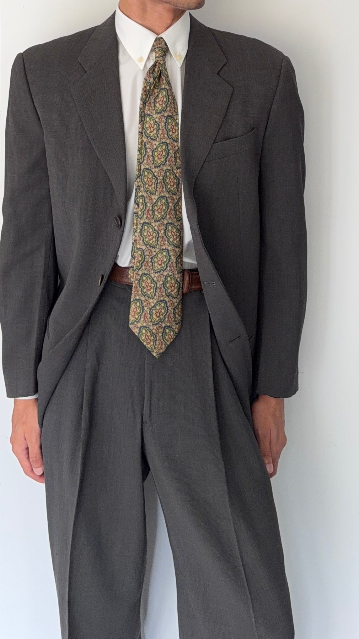 Armani 1990s 3B Textured Wool Pleated Taupe Grey Suit - Size M Jacket / 32" Waist