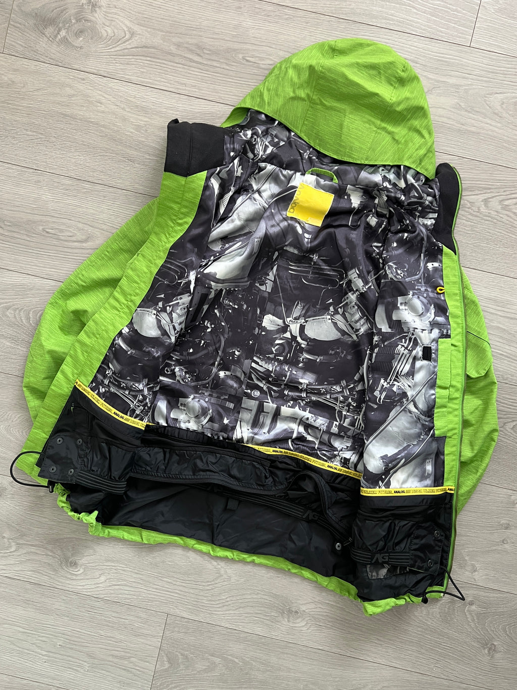 Burton Analog 00s Hidden Pocket Waterproof Tech Jacket - Size M