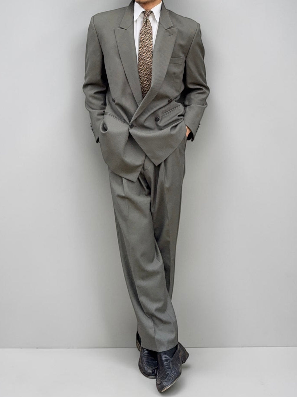 Versace 1980s Peak Lapel Double Breasted Pleated Draped Wool Green Suit - Size M Jacket / 31" Waist