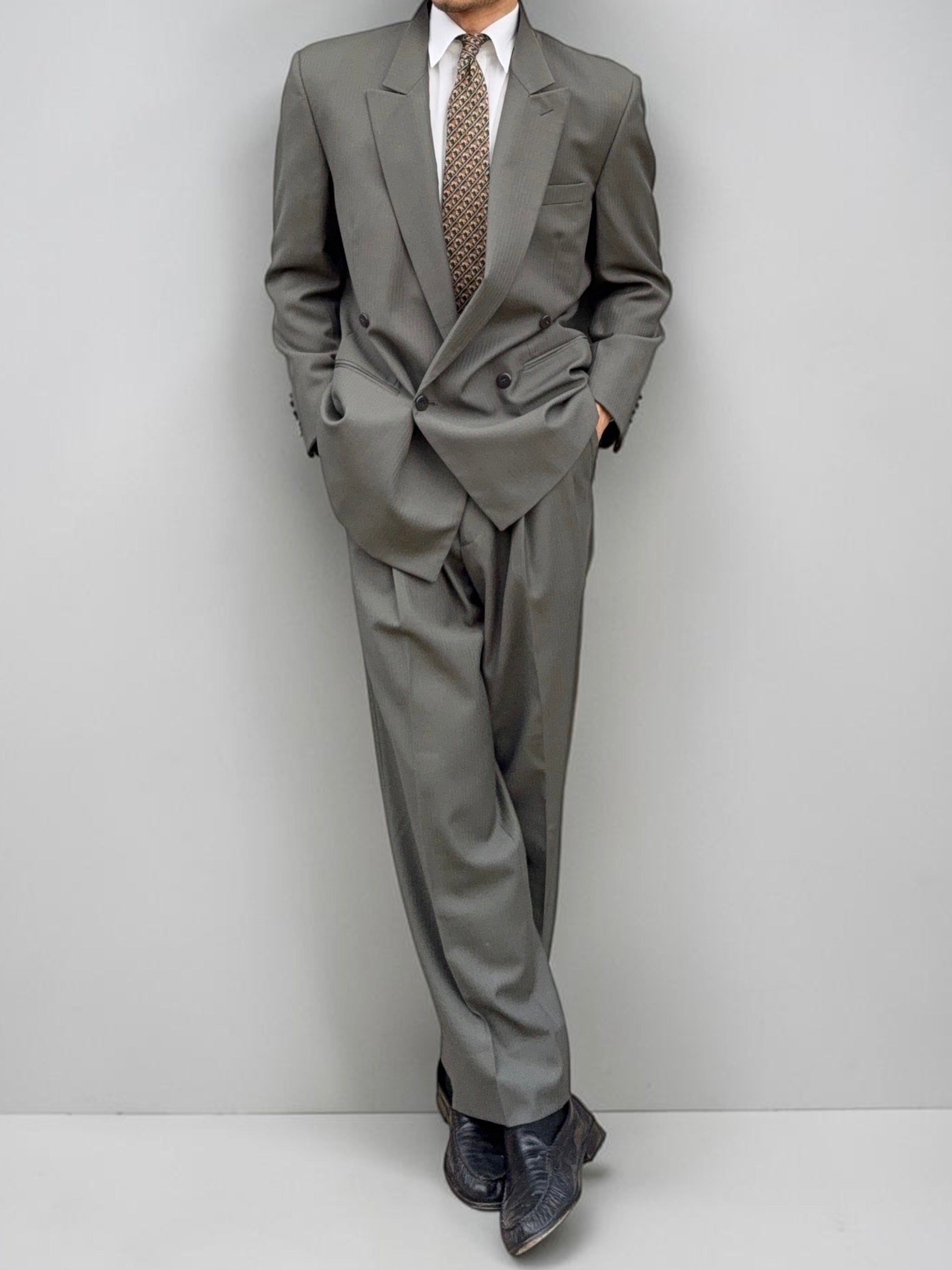 Versace 1980s Peak Lapel Double Breasted Pleated Draped Wool Green Suit - Size M Jacket / 31" Waist