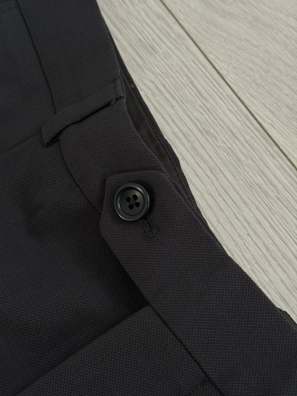 Armani 2000s Pleated Wool Black Pants - Size 30" Waist