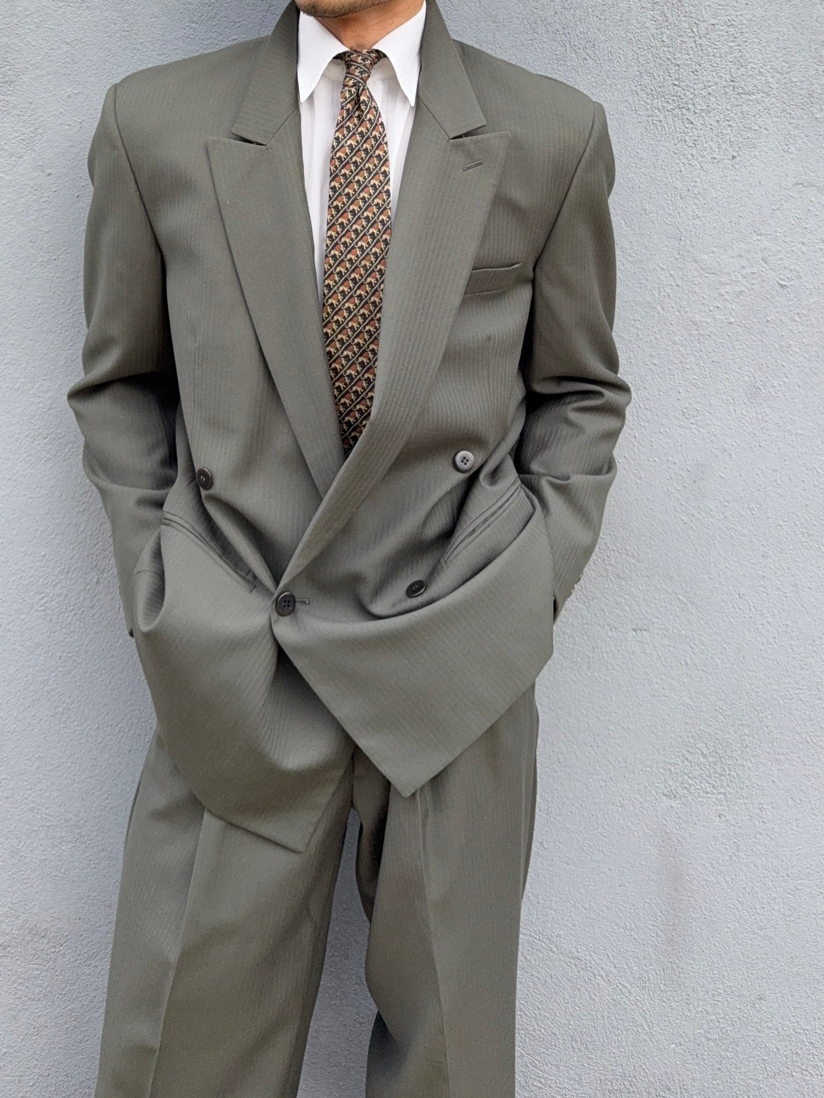 Versace 1980s Peak Lapel Double Breasted Pleated Draped Wool Green Suit - Size M Jacket / 31" Waist