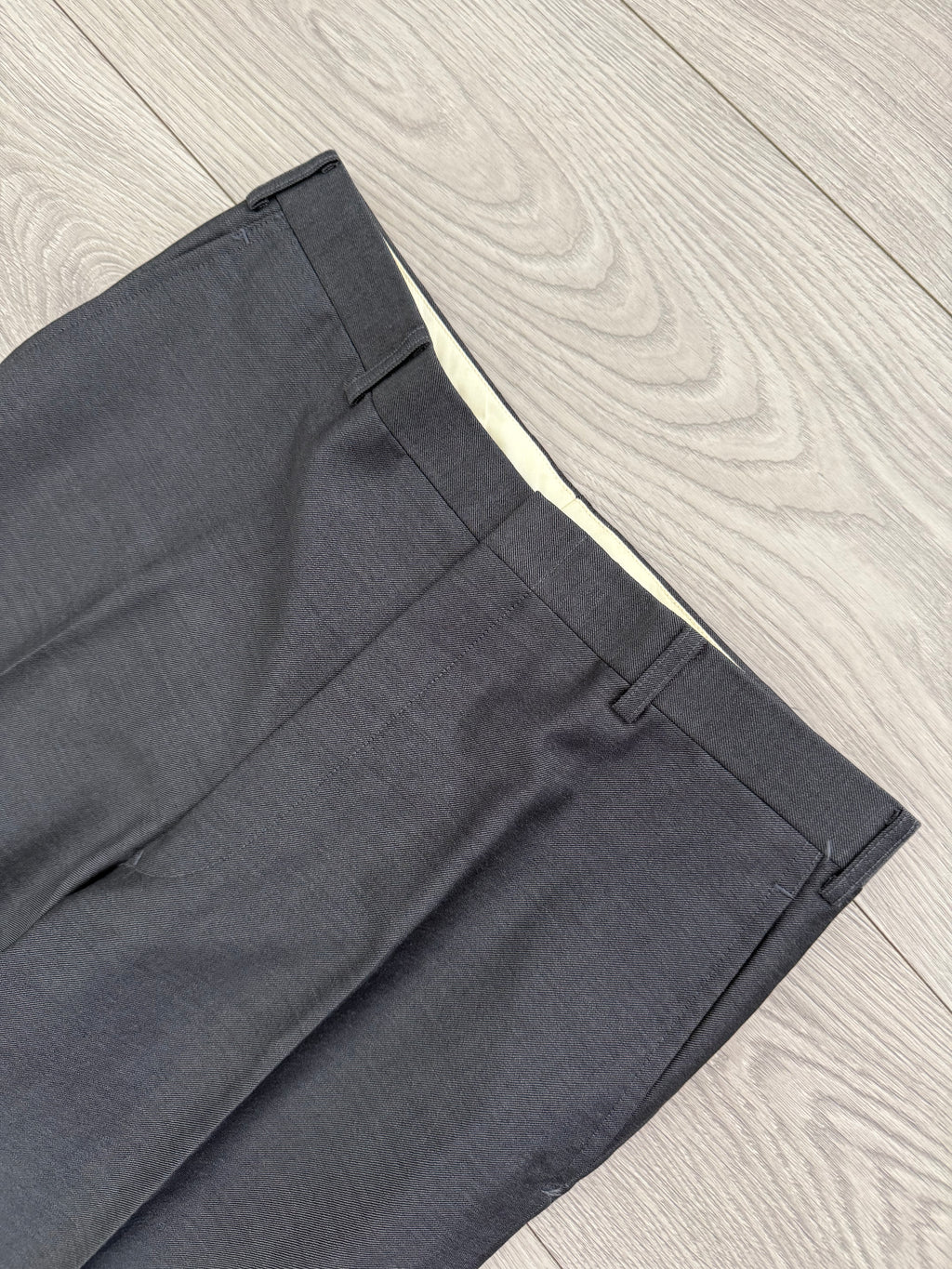 Burberry 1980s Peaked Lapel Double Breasted Pleated Wool Mohair Grey Suit - Size S Jacket / 31" Waist