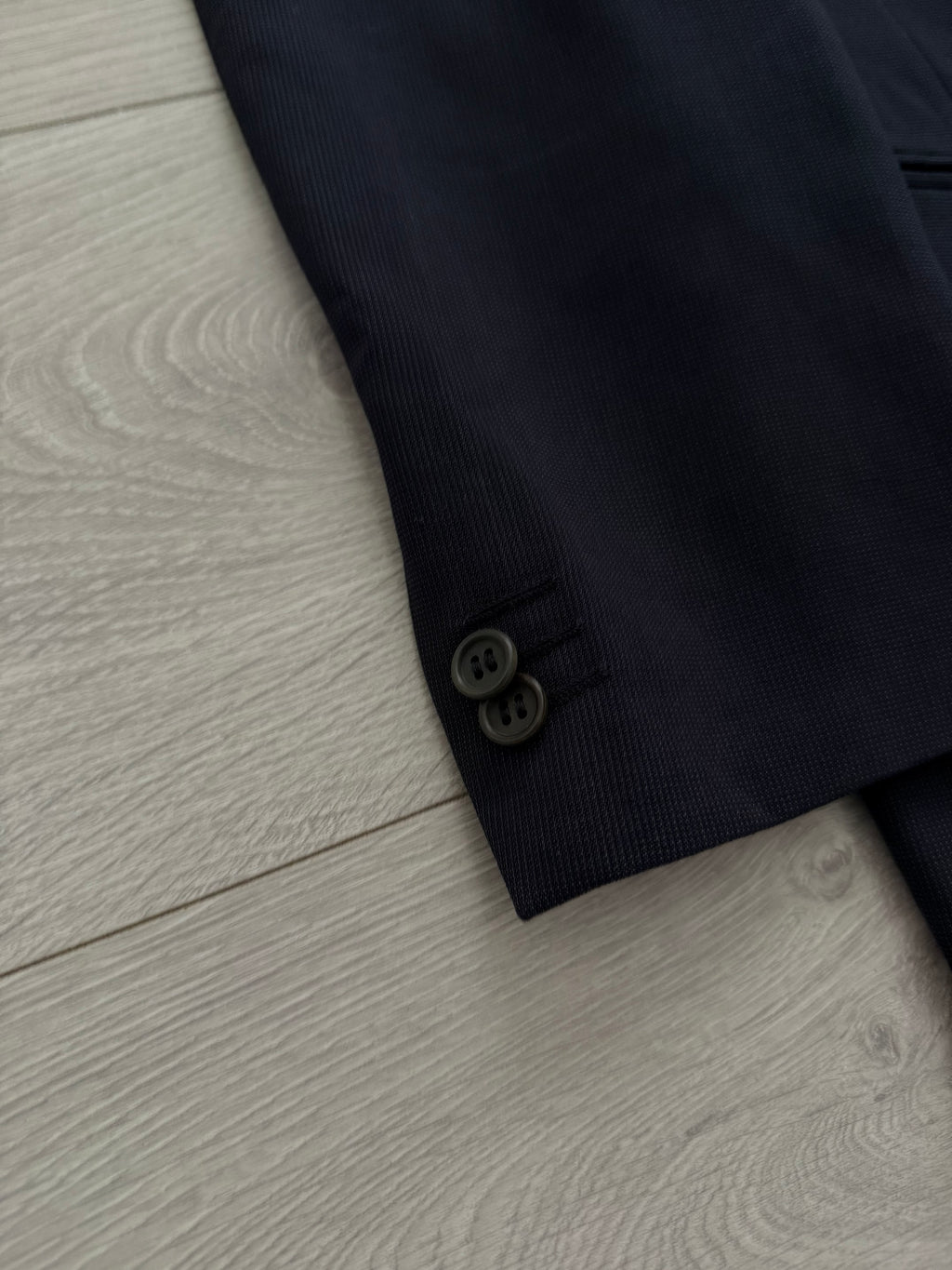 Giorgio Armani 1990s Double Breasted Pleated Navy Wool Suit  - Size L Jacket / 33" Waist