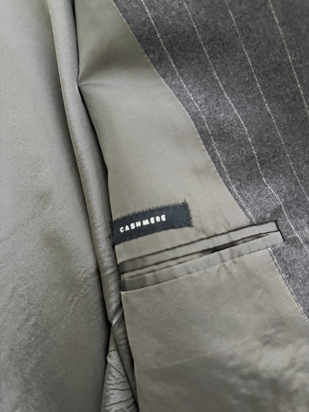 Giorgio Armani Black Label 1990s Cashmere 3B Pleated Striped Suit Grey - Size XL Jacket / 36" Waist