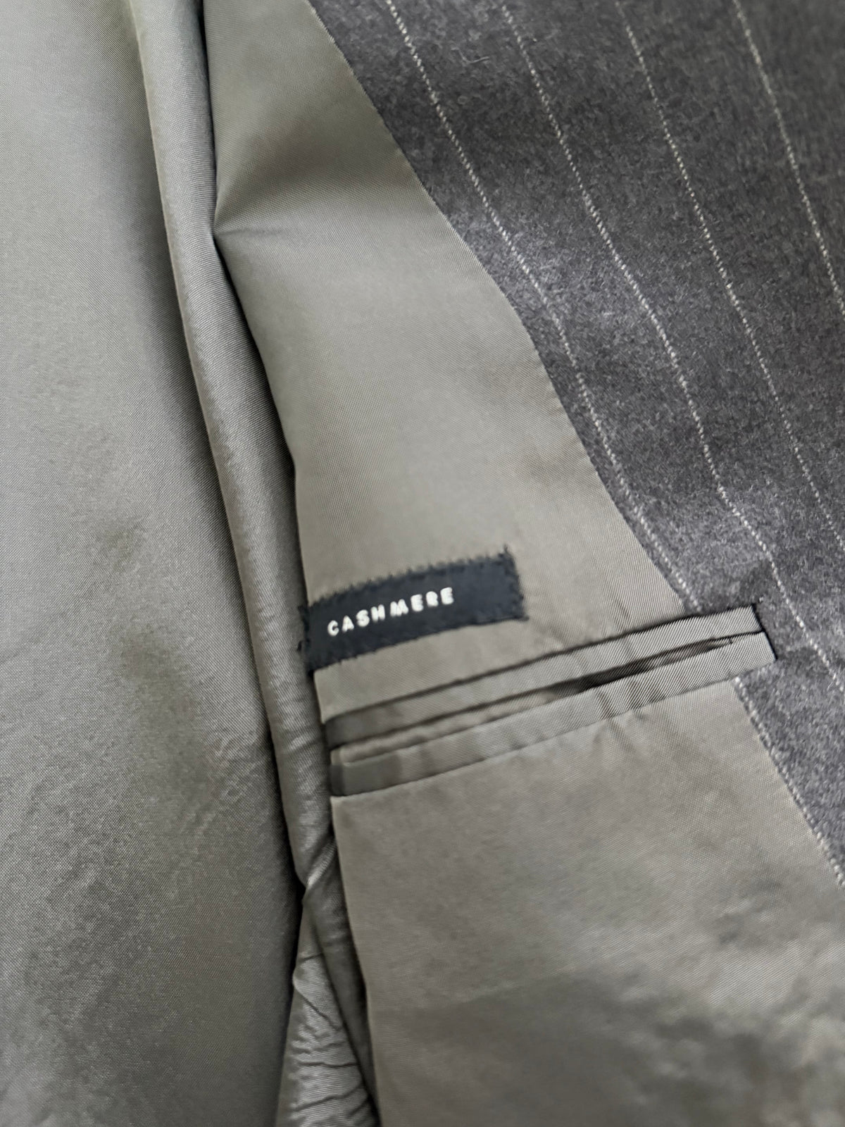 Giorgio Armani Black Label 1990s Cashmere 3B Pleated Striped Suit Grey - Size XL Jacket / 36" Waist