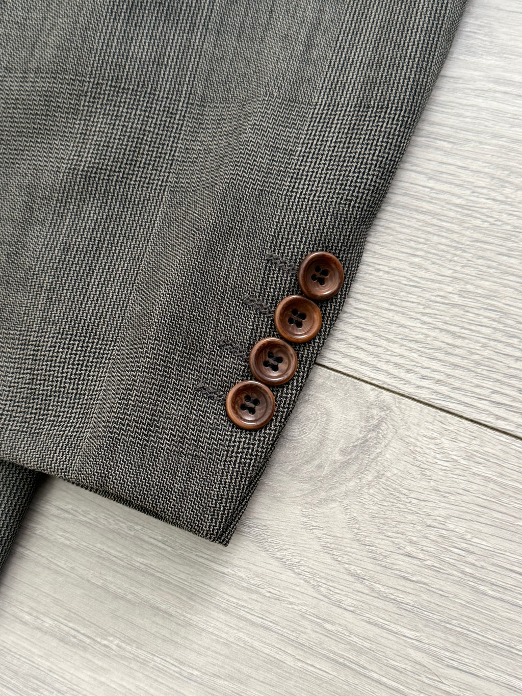 Hugo Boss 1980s 'Zeus' Peaked Lapel Double Breasted Pleated Wool Check Suit Greige - Size XL Jacket / 34" Waist