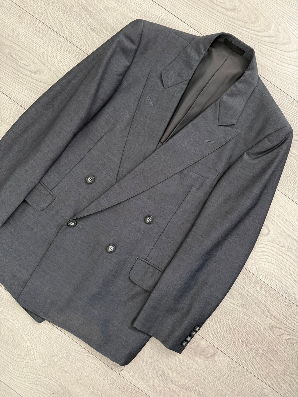 Burberry 1980s Peaked Lapel Double Breasted Pleated Wool Mohair Grey Suit - Size S Jacket / 31" Waist