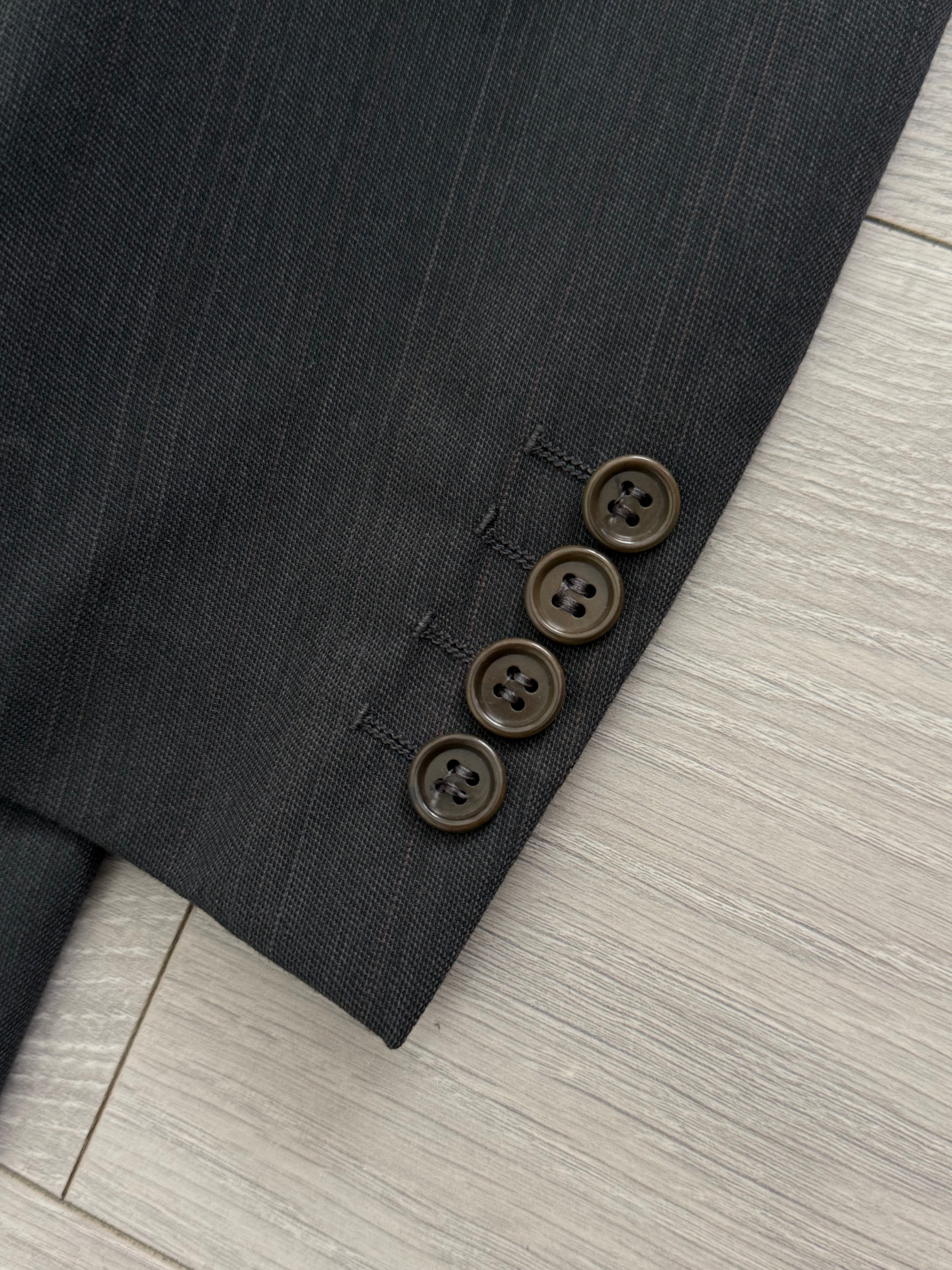 Gianfranco Ferre 1980s Peaked Lapel Double Breasted Pleated Wool Lightweight Suit Grey - Size S Jacket / 29" Waist
