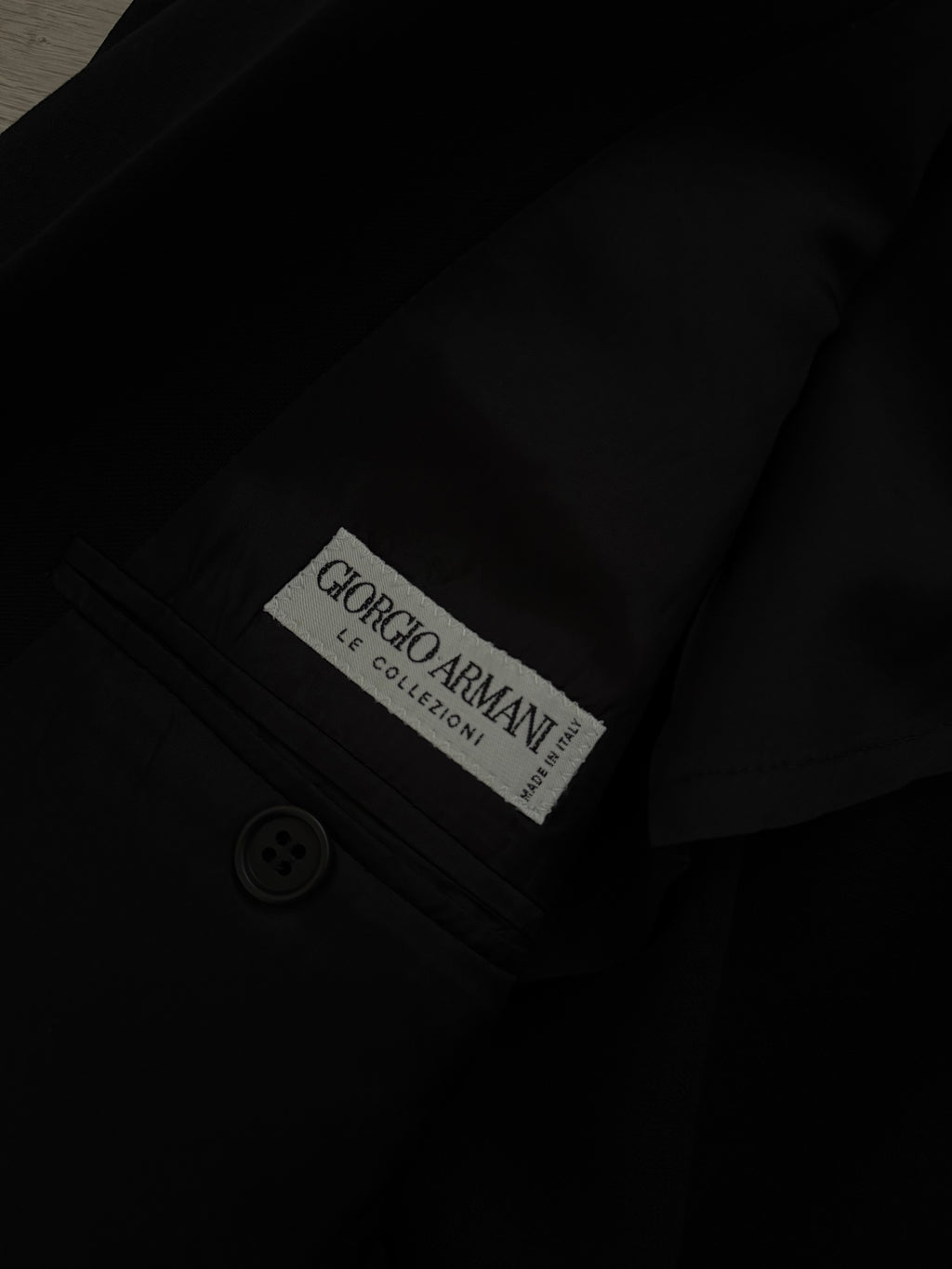 Giorgio Armani 1980s Peaked Lapel Double Breasted Black Wool Pleated Lightweight Suit - Size XL Jacket / 35" Waist