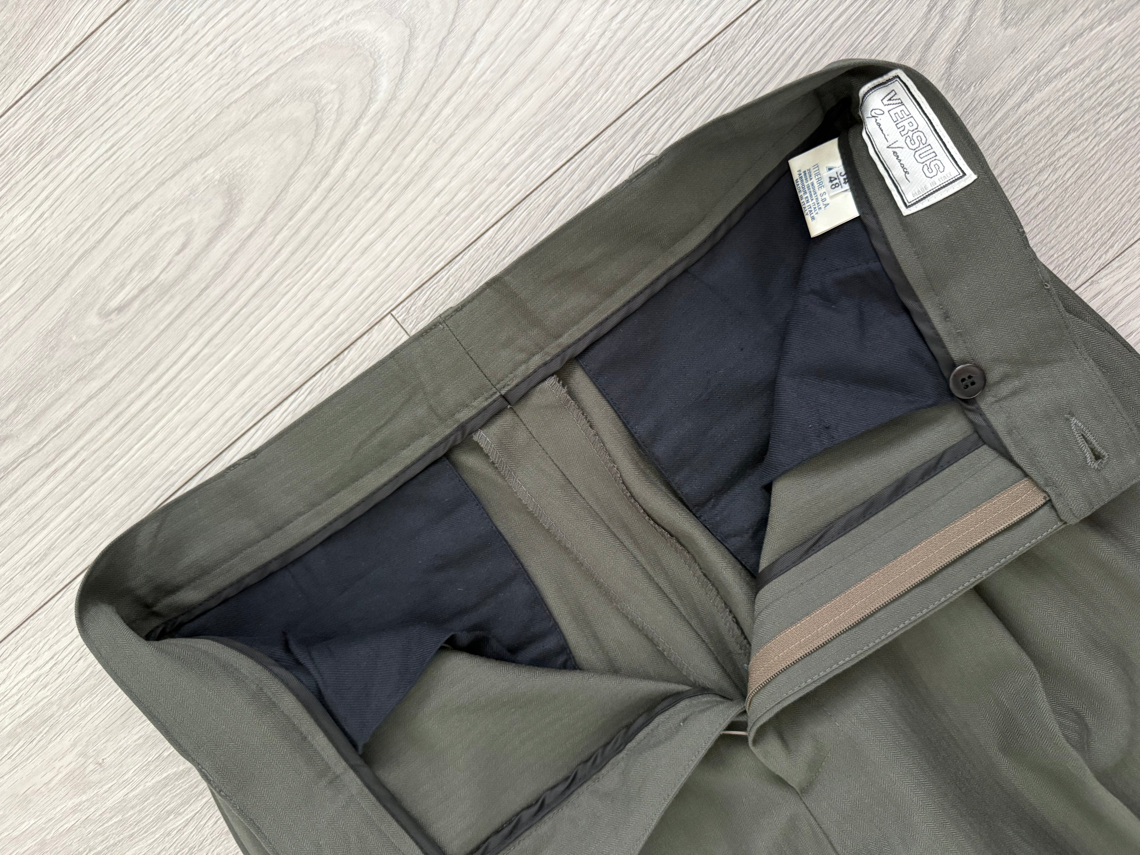 Versace 1980s Peak Lapel Double Breasted Pleated Draped Wool Green Suit - Size M Jacket / 31" Waist
