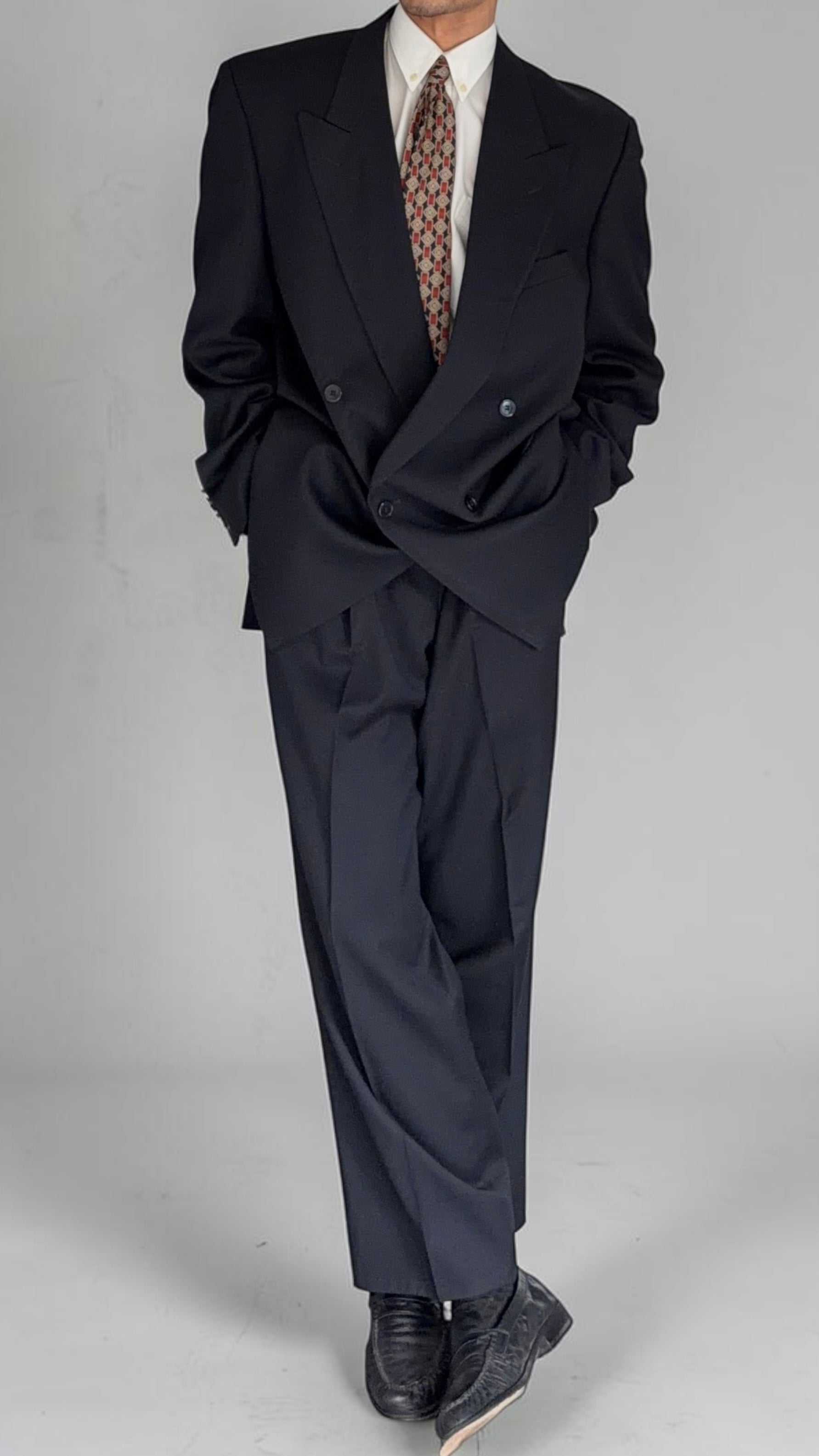 Louis Feraud Armani 1990s Peaked Lapel Pleated Double Breasted Wool Navy Suit - Size XXL Jacket / 38" Waist