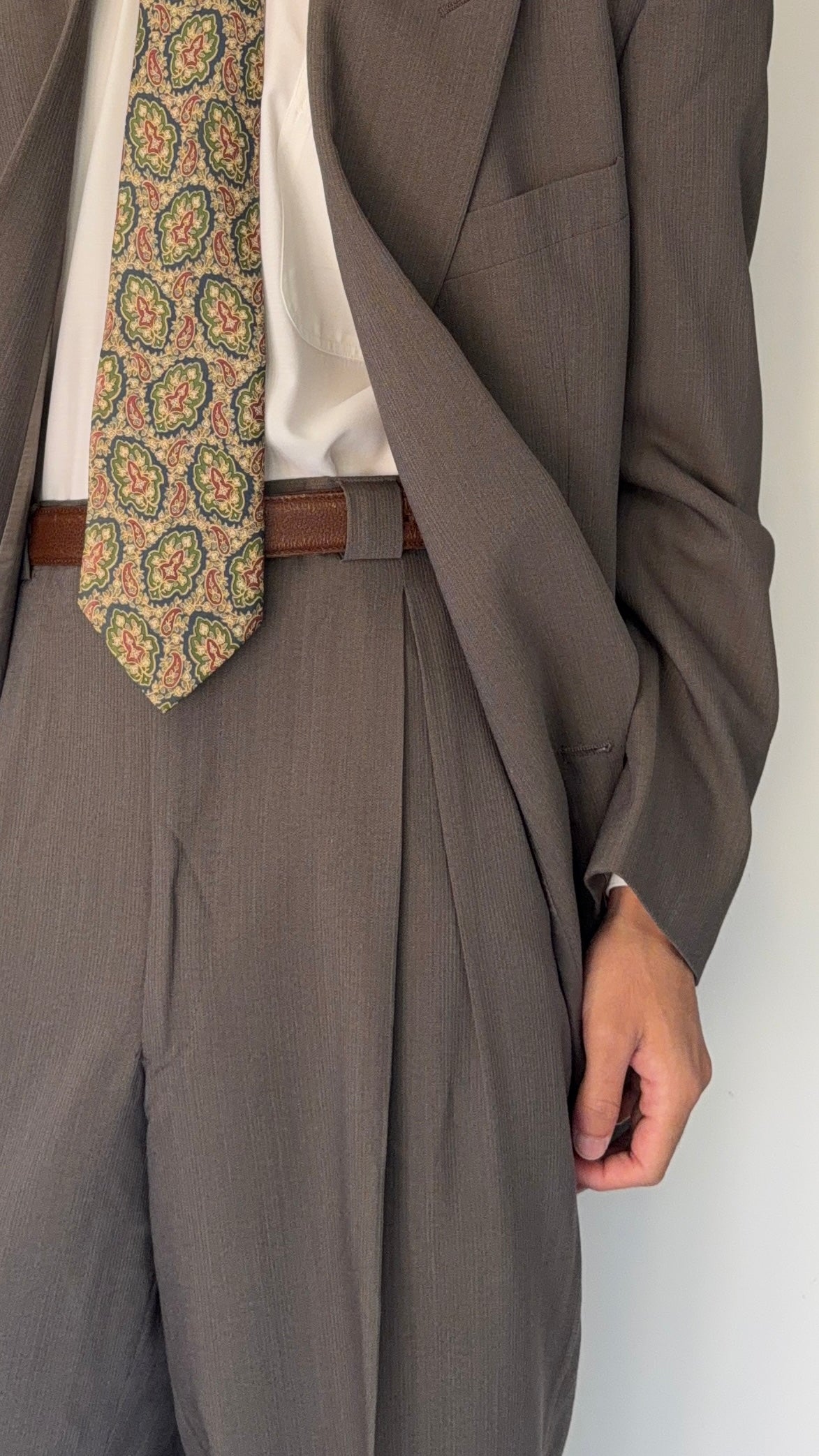Giorgio Armani 1980s Taupe Charcoal Peaked Lapel Double Breasted Ribbed Weave Pleated Wool Suit - Size XL Jacket / 32" Waist