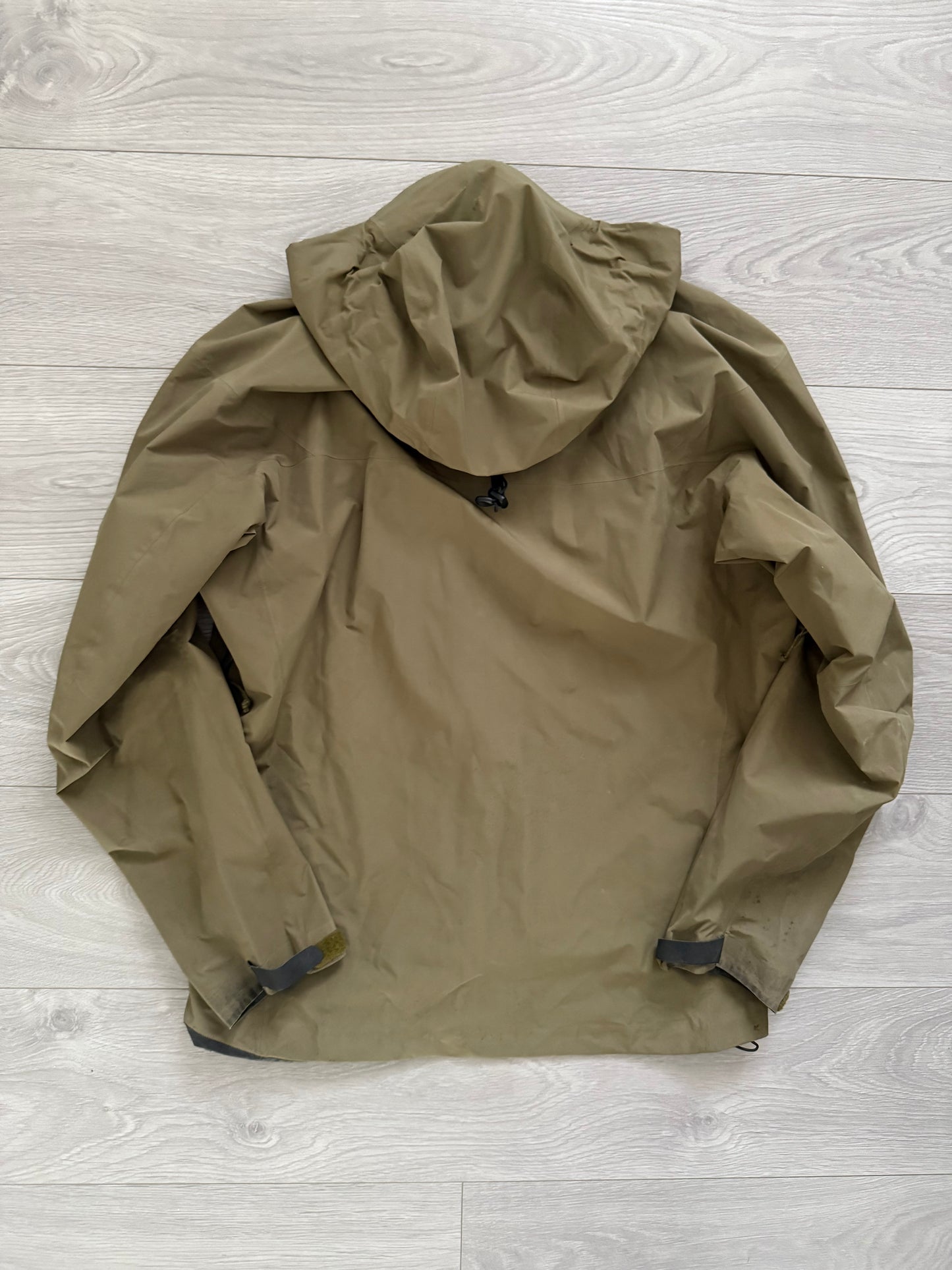 Arcteryx LEAF Alpha LT Gen 2 Gore-Tex Jacket in Crocodile - Size L