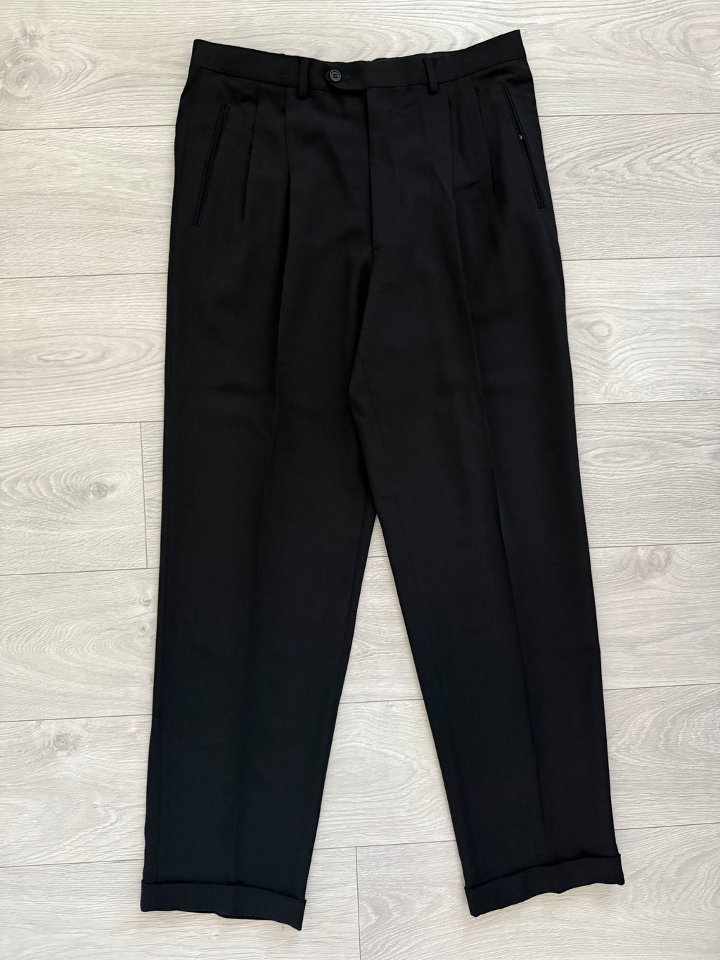 Giorgio Armani 1980s Peaked Lapel Double Breasted Black Wool Pleated Lightweight Suit - Size XL Jacket / 35" Waist