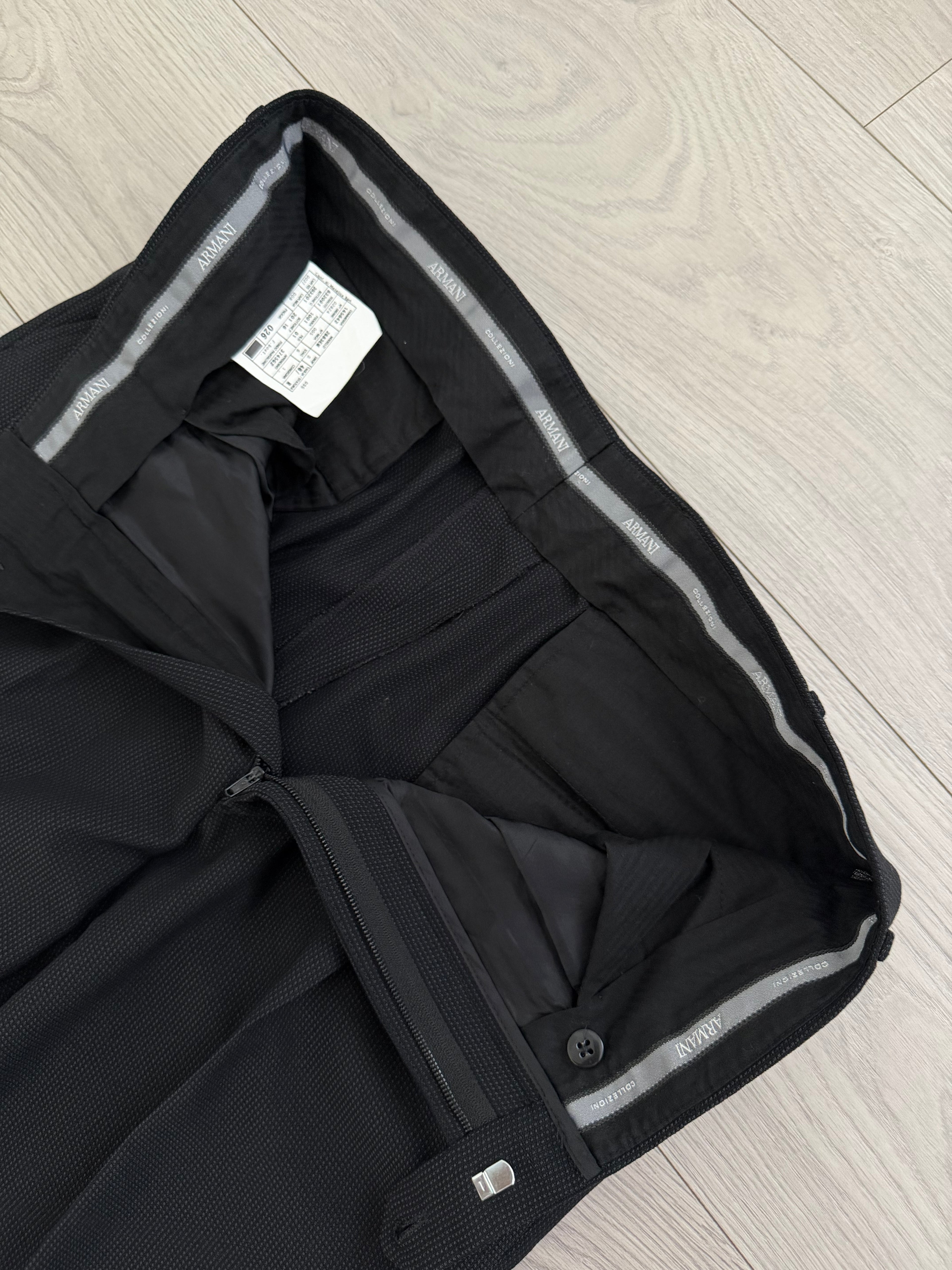 Armani 1990s 2B Pleated Textured Wool Black Suit - Size M Jacket / 32" Waist
