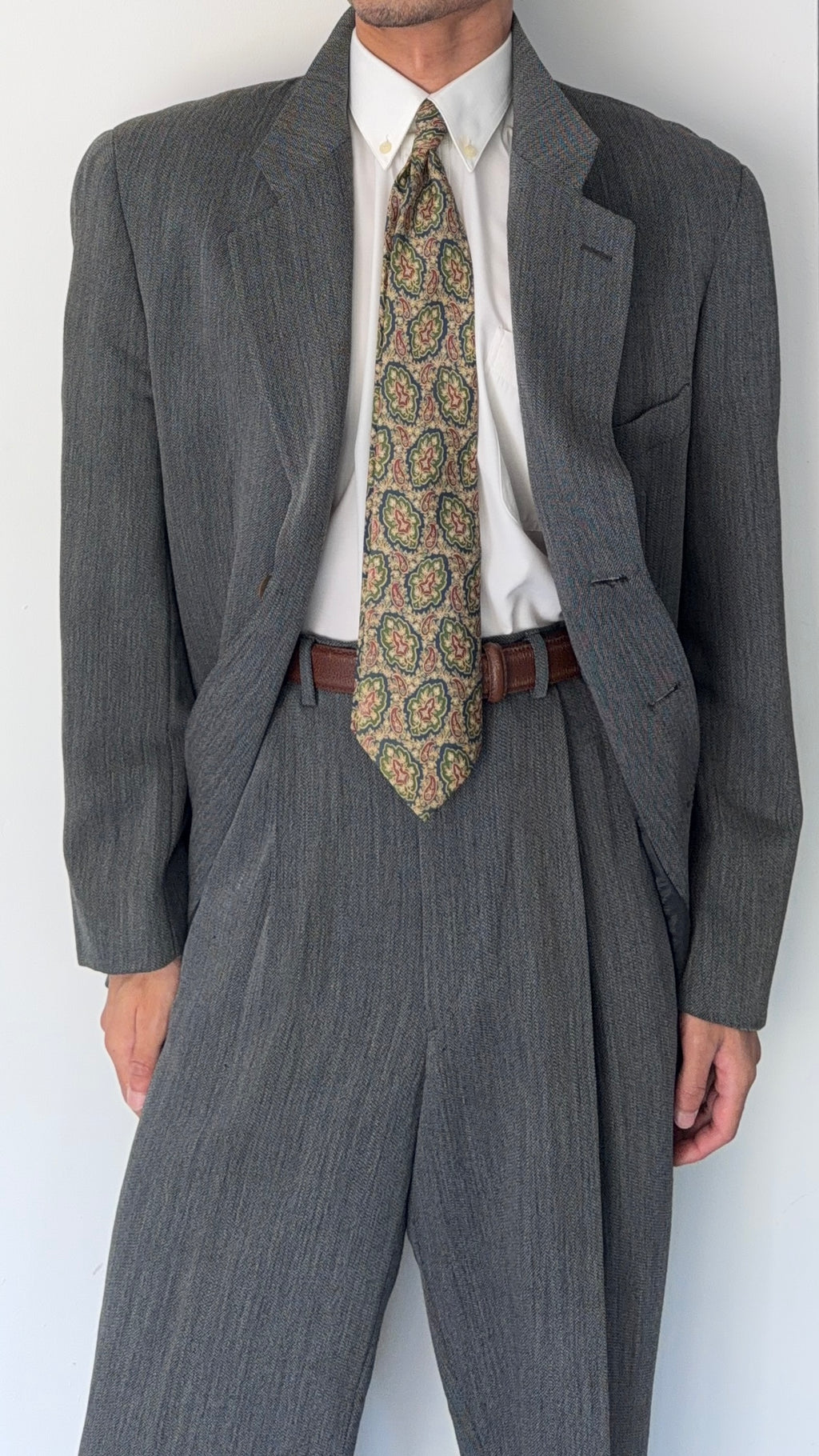 Giorgio Armani 1980s 3B Herringbone Weave Grey Pleated Wool Suit - Size XL Jacket / 32" Waist