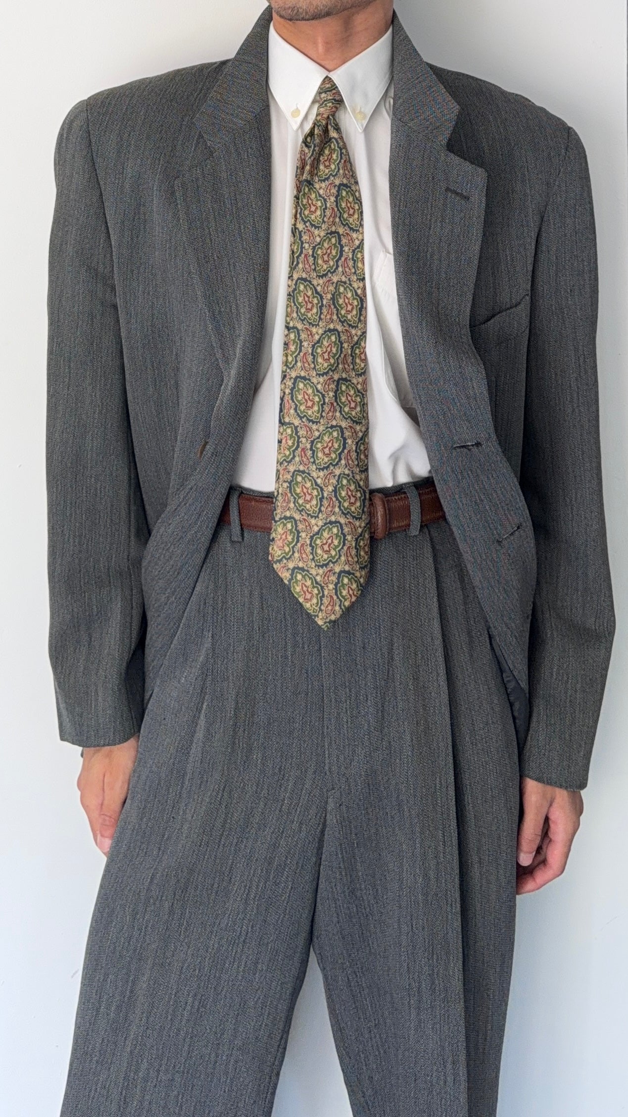 Giorgio Armani 1980s 3B Herringbone Weave Grey Pleated Wool Suit - Size XL Jacket / 32" Waist