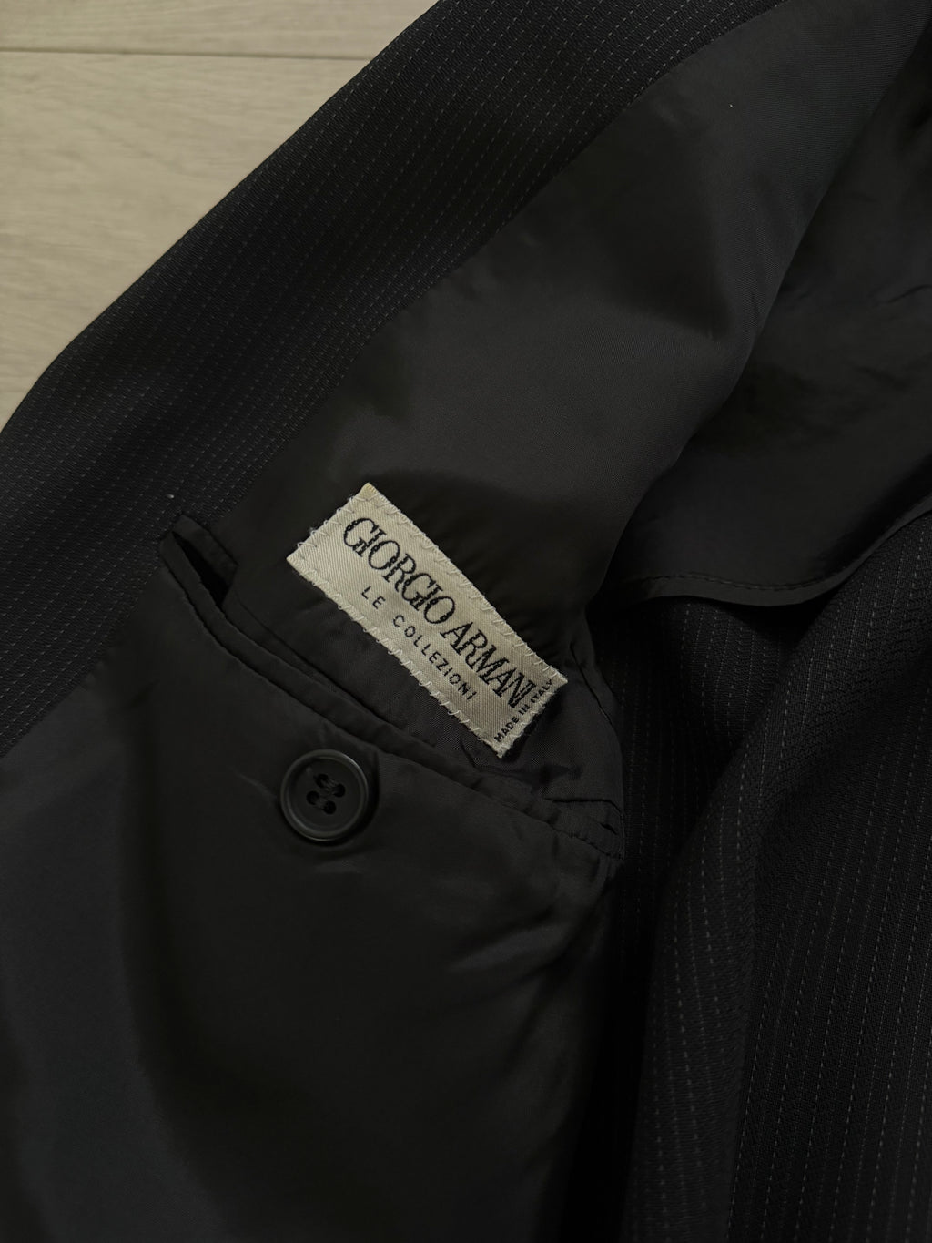 Giorgio Armani 1980s 2B Double Pleat Lightweight Textured Black Wool Suit - Size S Jacket / 30" Waist