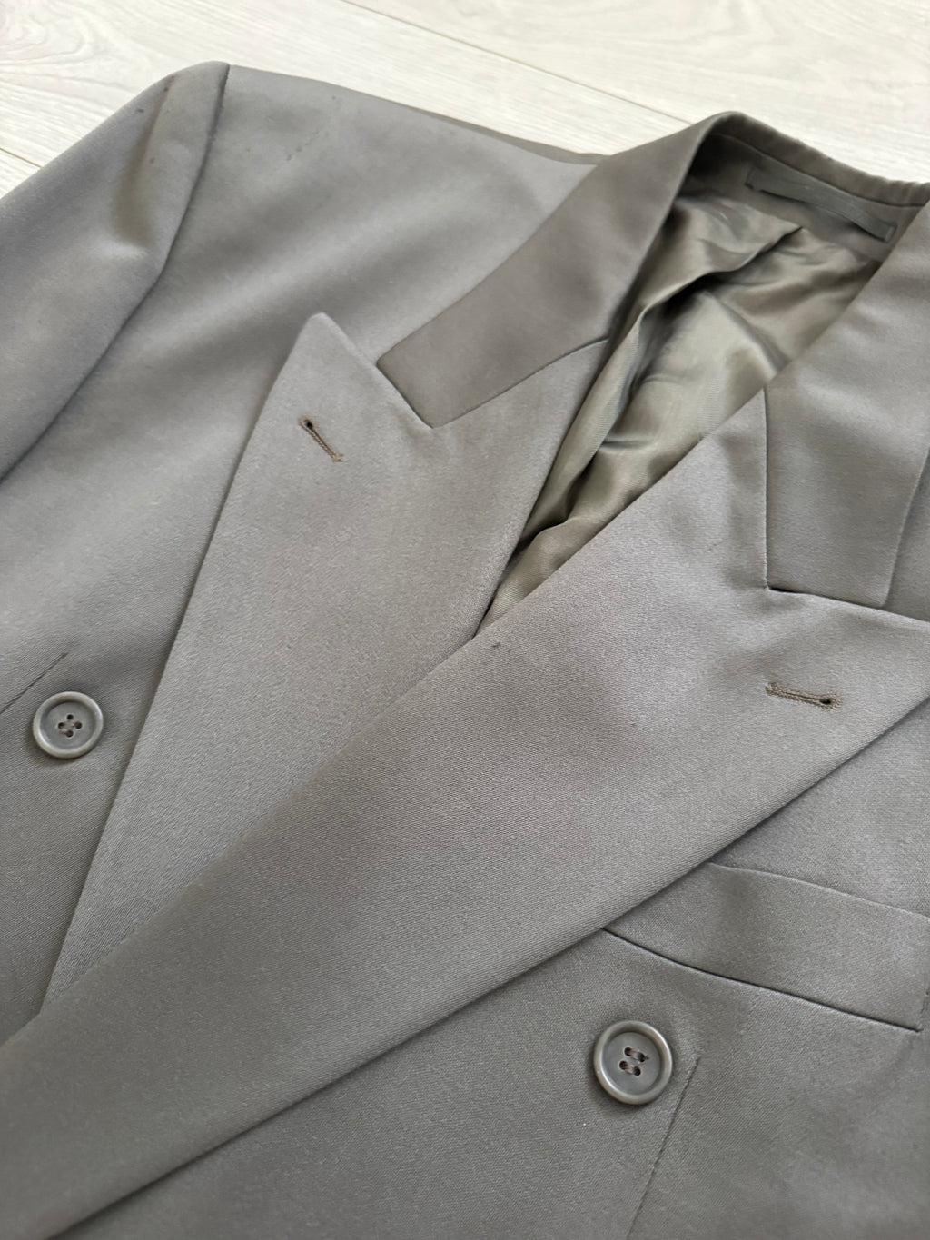 Hugo Boss 1980s 'Mitford' Peak Lapel Double Breasted Pleated Taupe Green Suit - Size L Jacket / 30" Waist