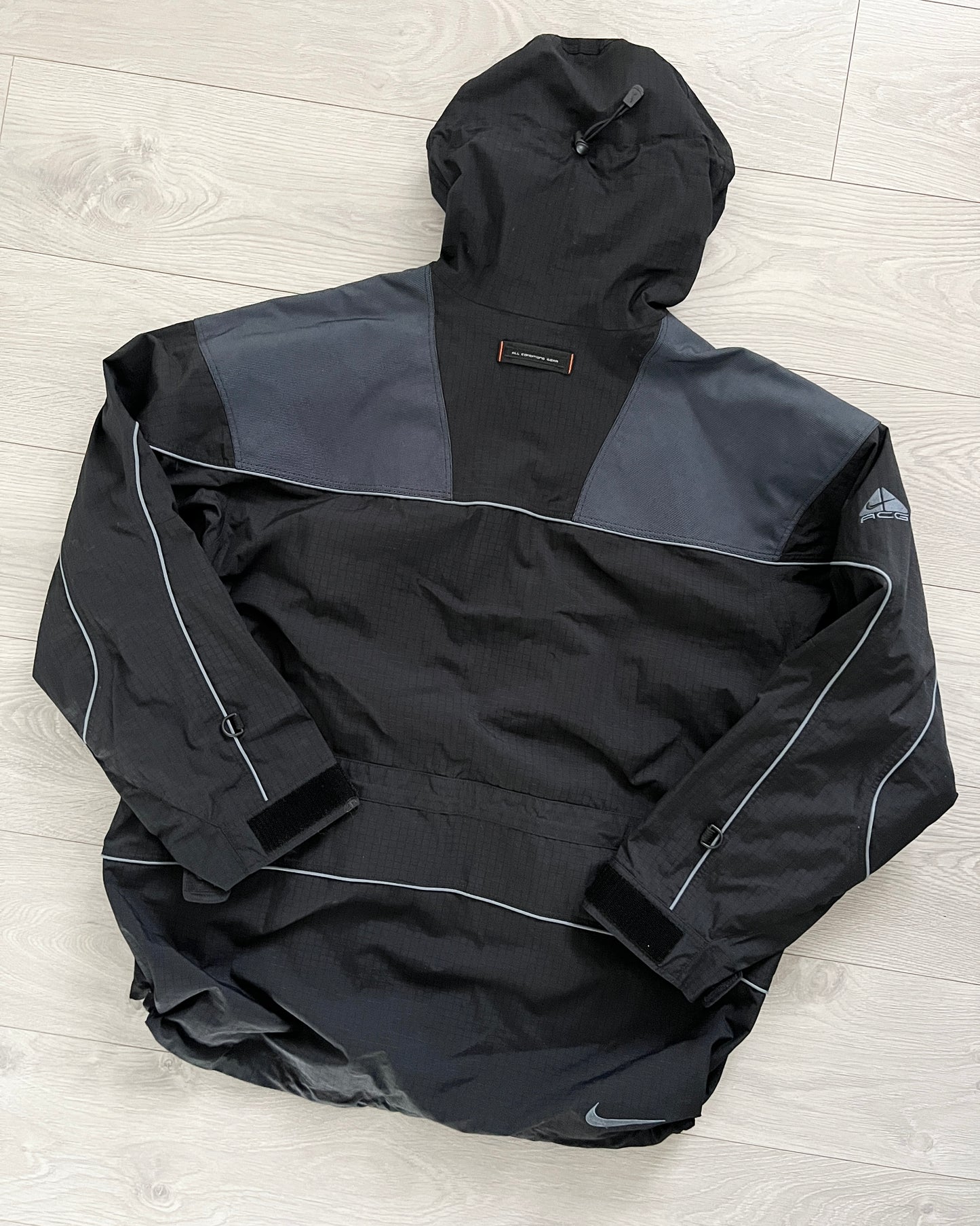 Nike ACG 00s 'Lungs Era' Waterproof Tech Cargo Jacket - Size L