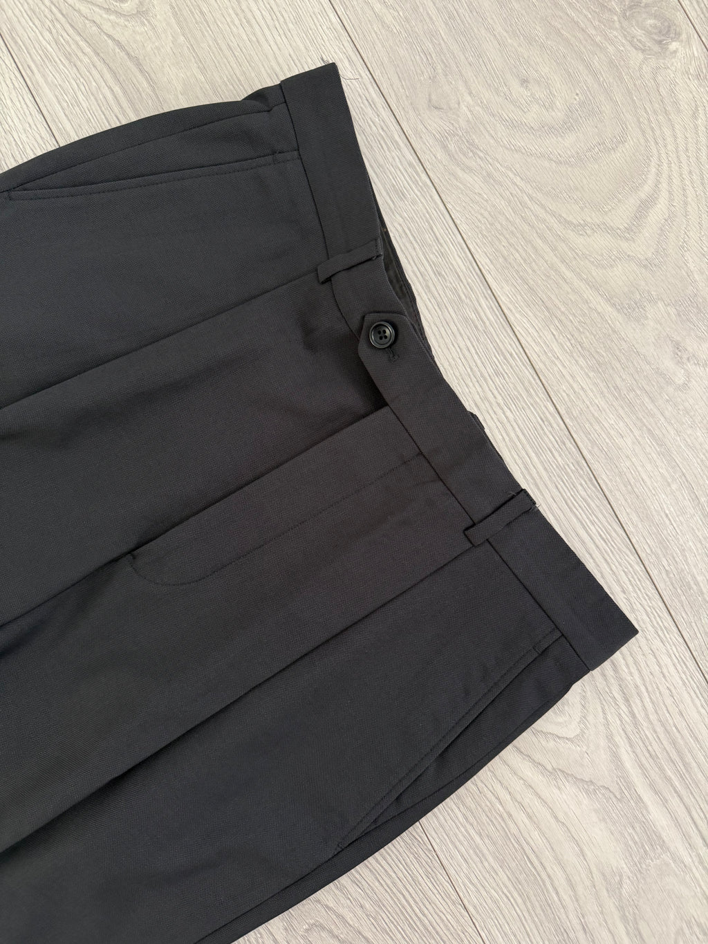 Armani 2000s Pleated Wool Black Pants - Size 30" Waist