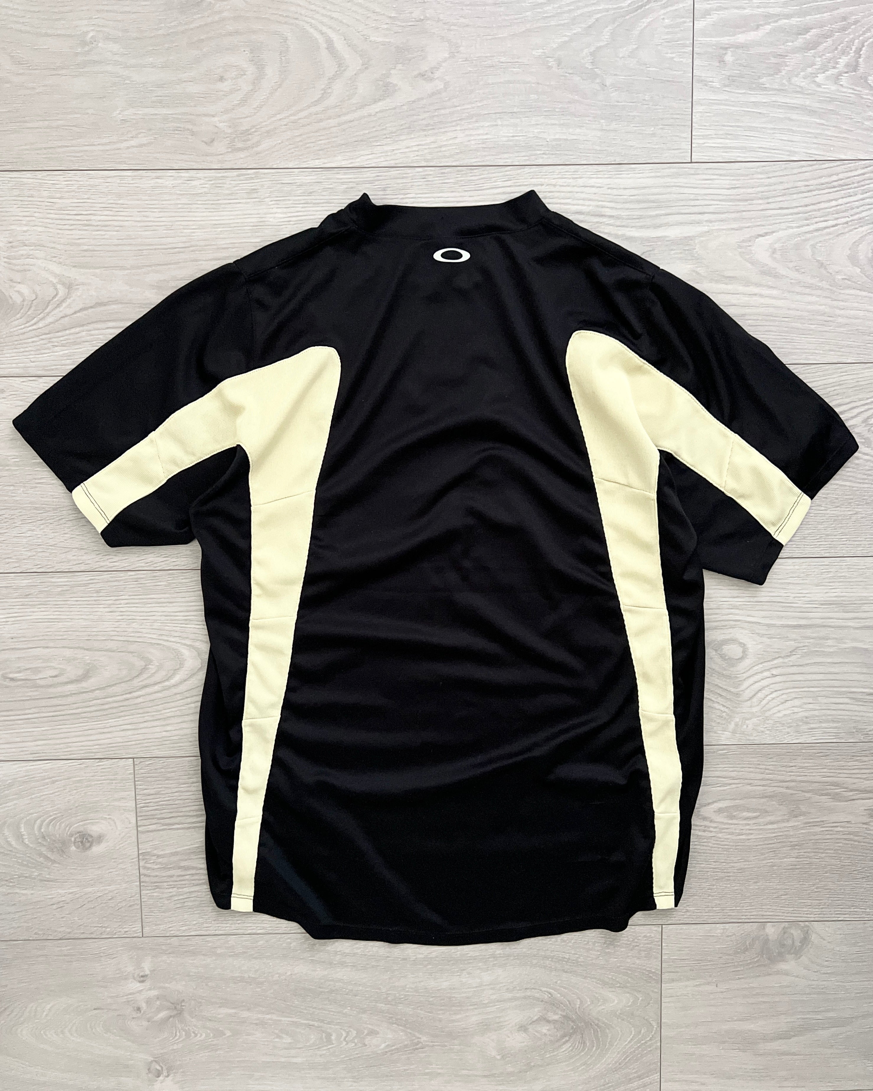 Oakley 00s Tech Panelled T-Shirt - Size L – NDWC0 Shop