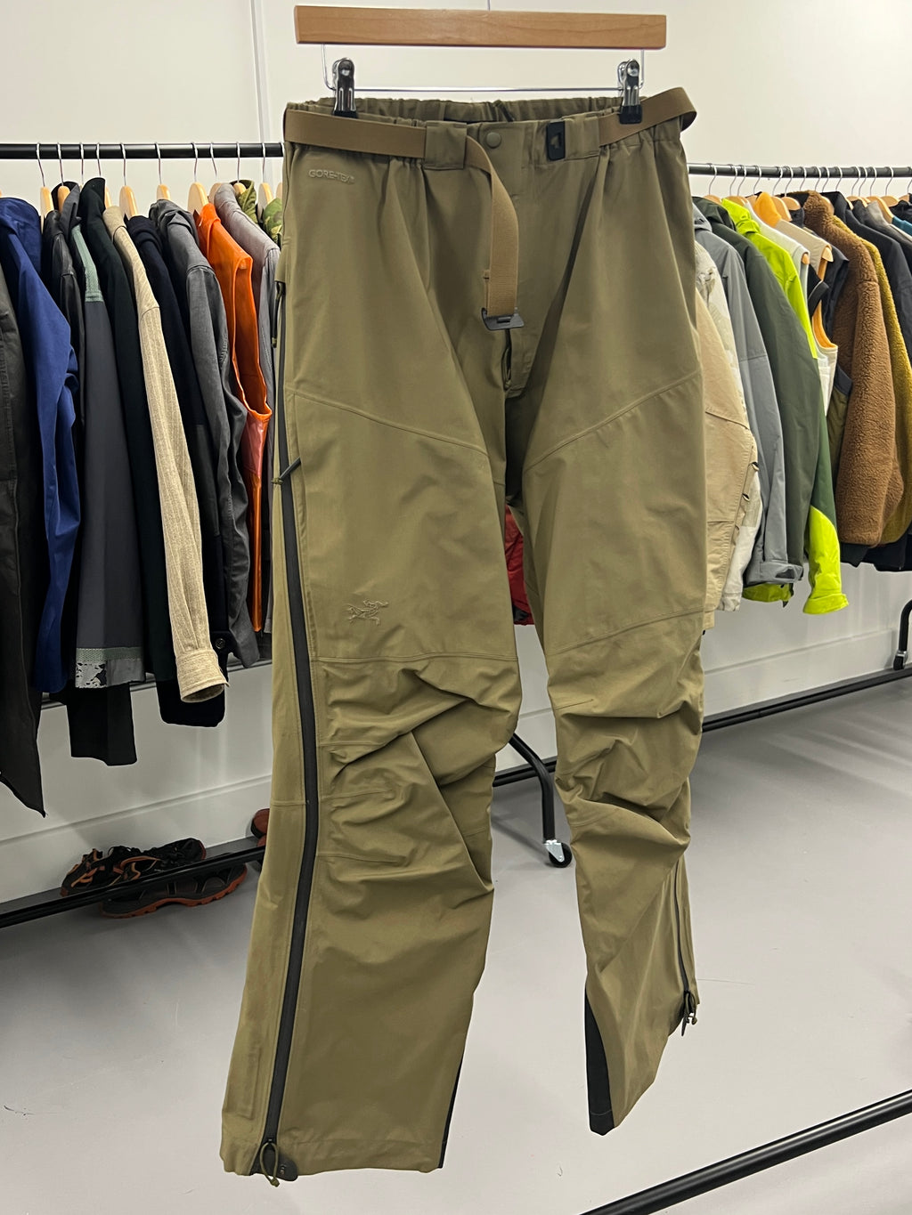 Arc'teryx LEAF Alpha Gen 1 Gore-Tex Pro Pants in Crocodile - Size L