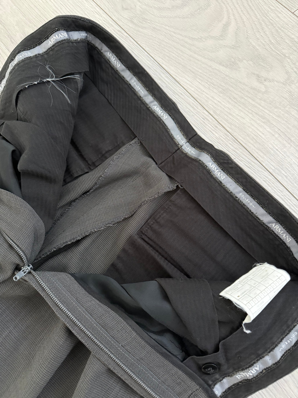 Armani 1990s 3B Textured Wool Pleated Taupe Grey Suit - Size M Jacket / 32" Waist