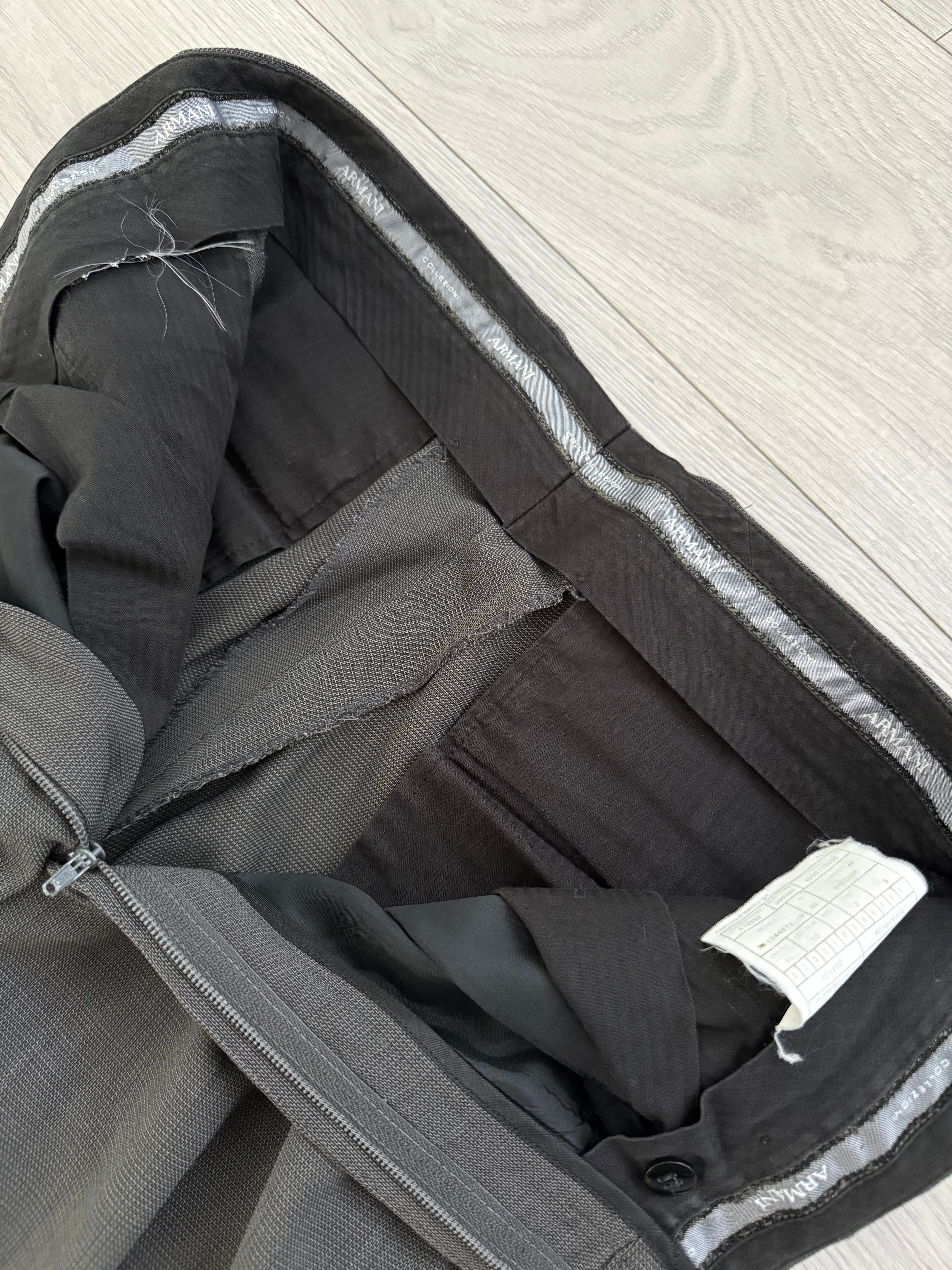 Armani 1990s 3B Textured Wool Pleated Taupe Grey Suit - Size M Jacket / 32" Waist